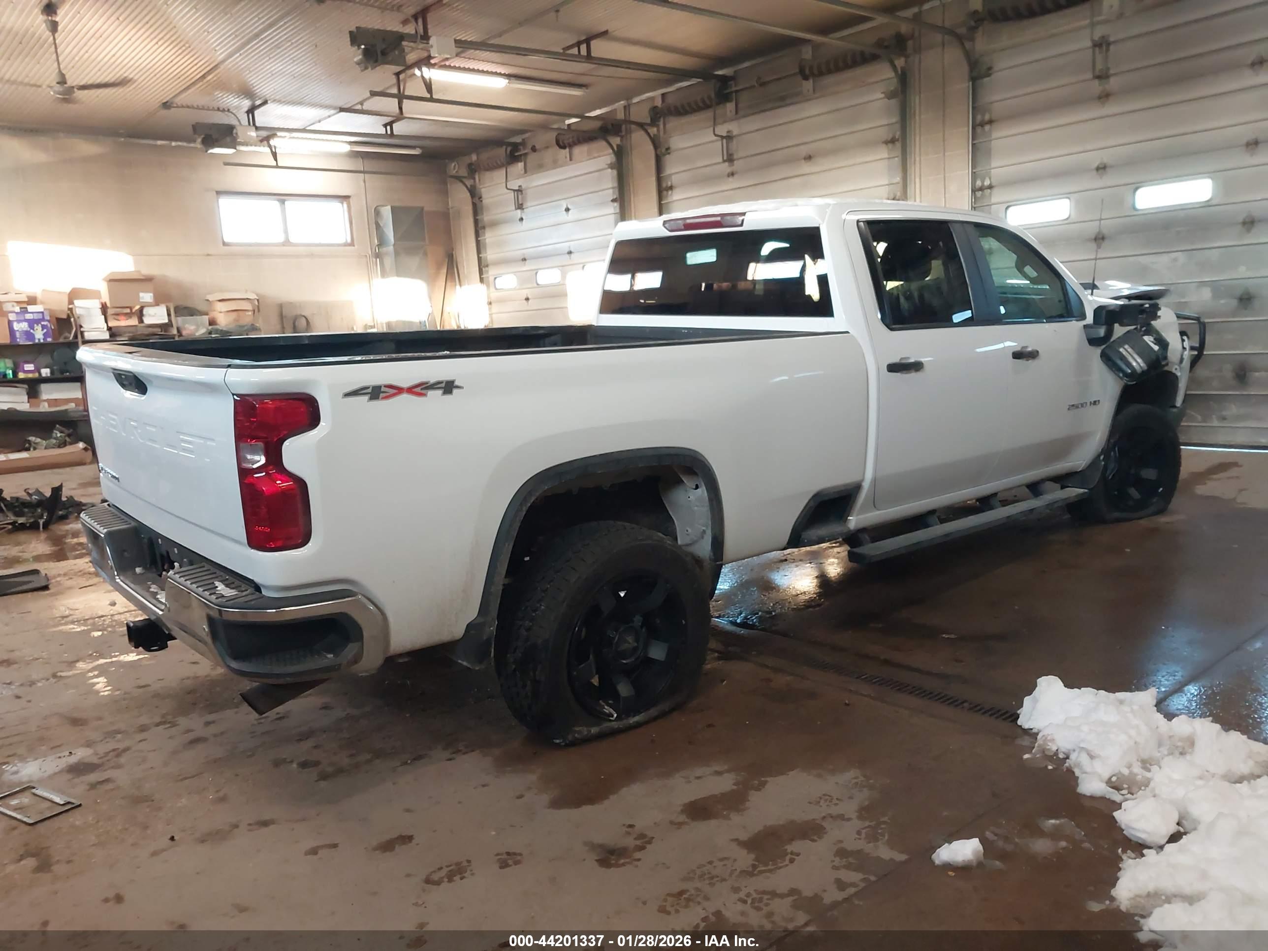 CHEVROLET SILVERADO image 4