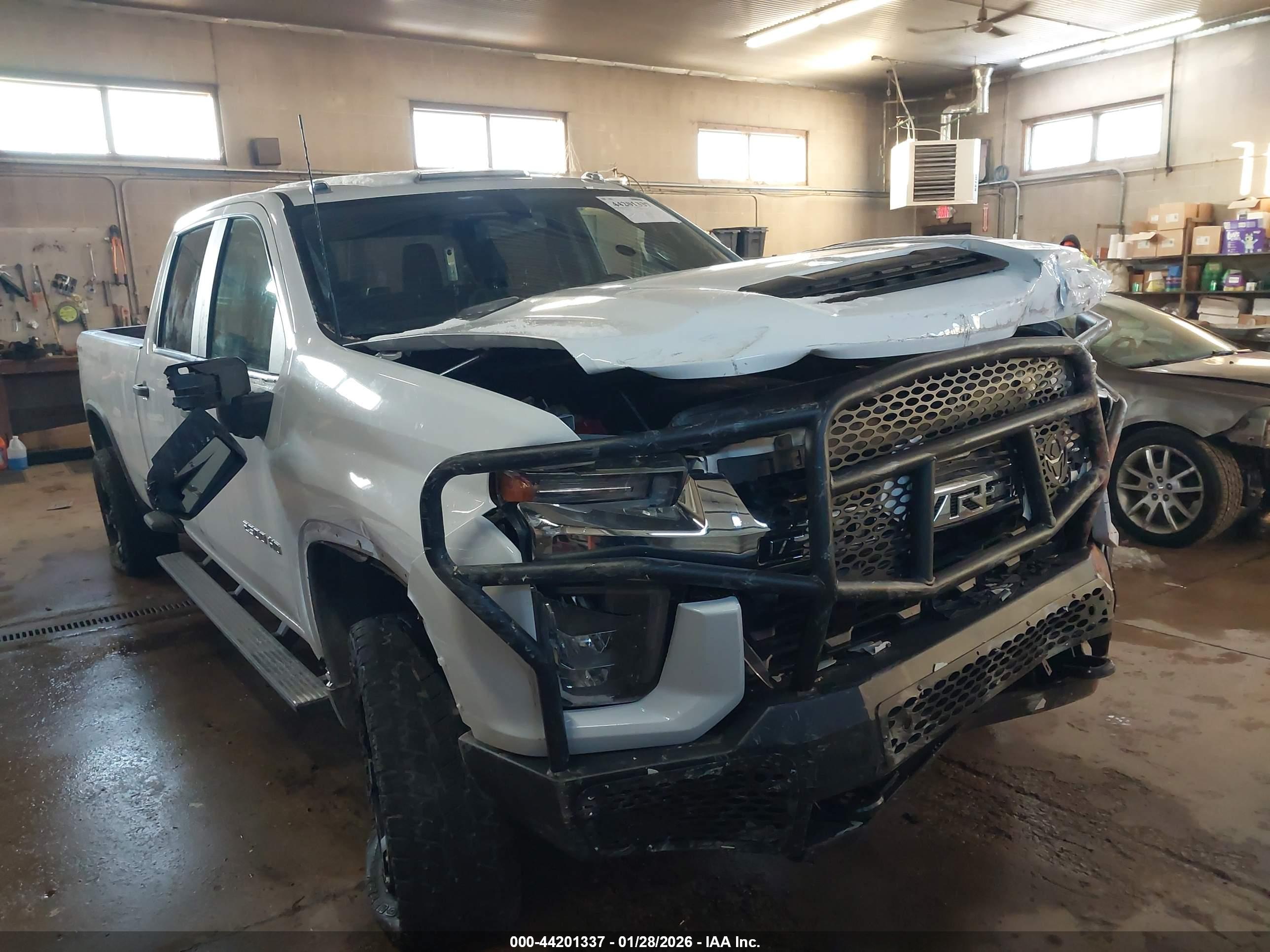 CHEVROLET SILVERADO image 6