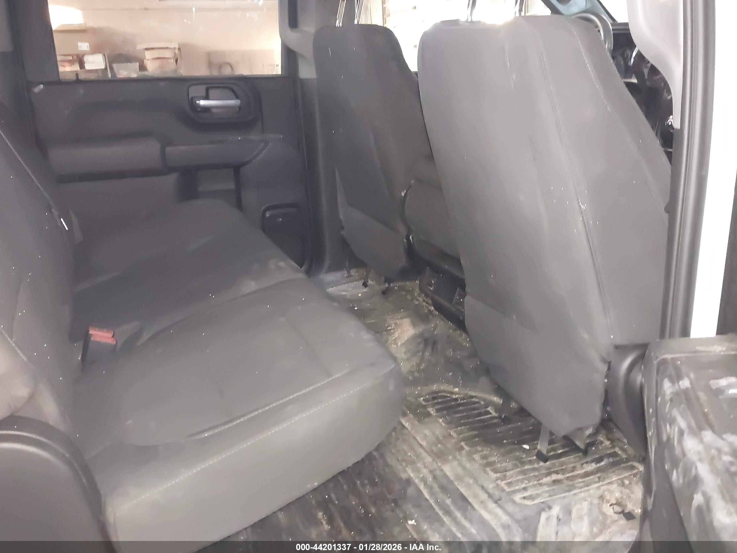 CHEVROLET SILVERADO image 8