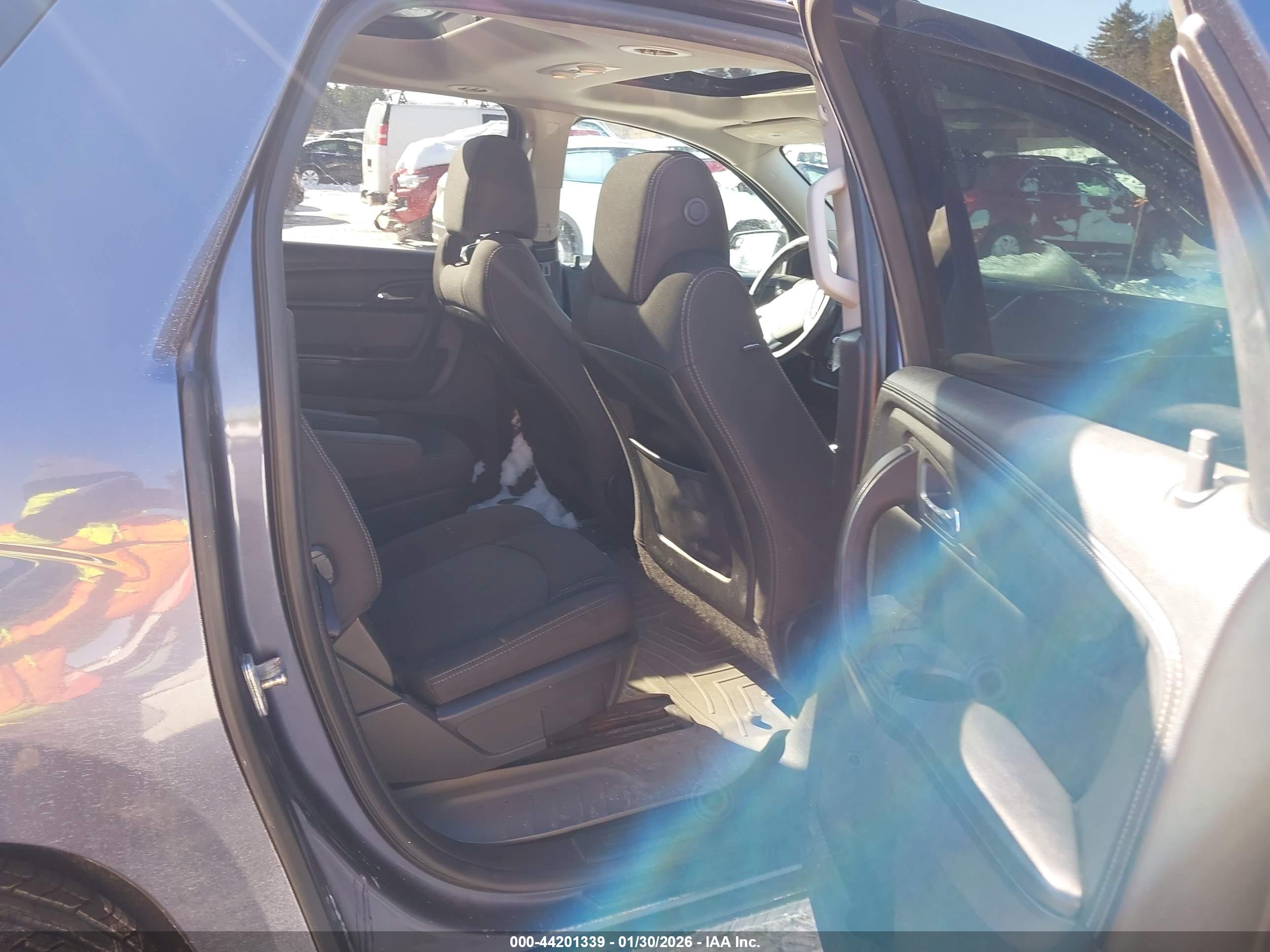 GMC ACADIA image 8