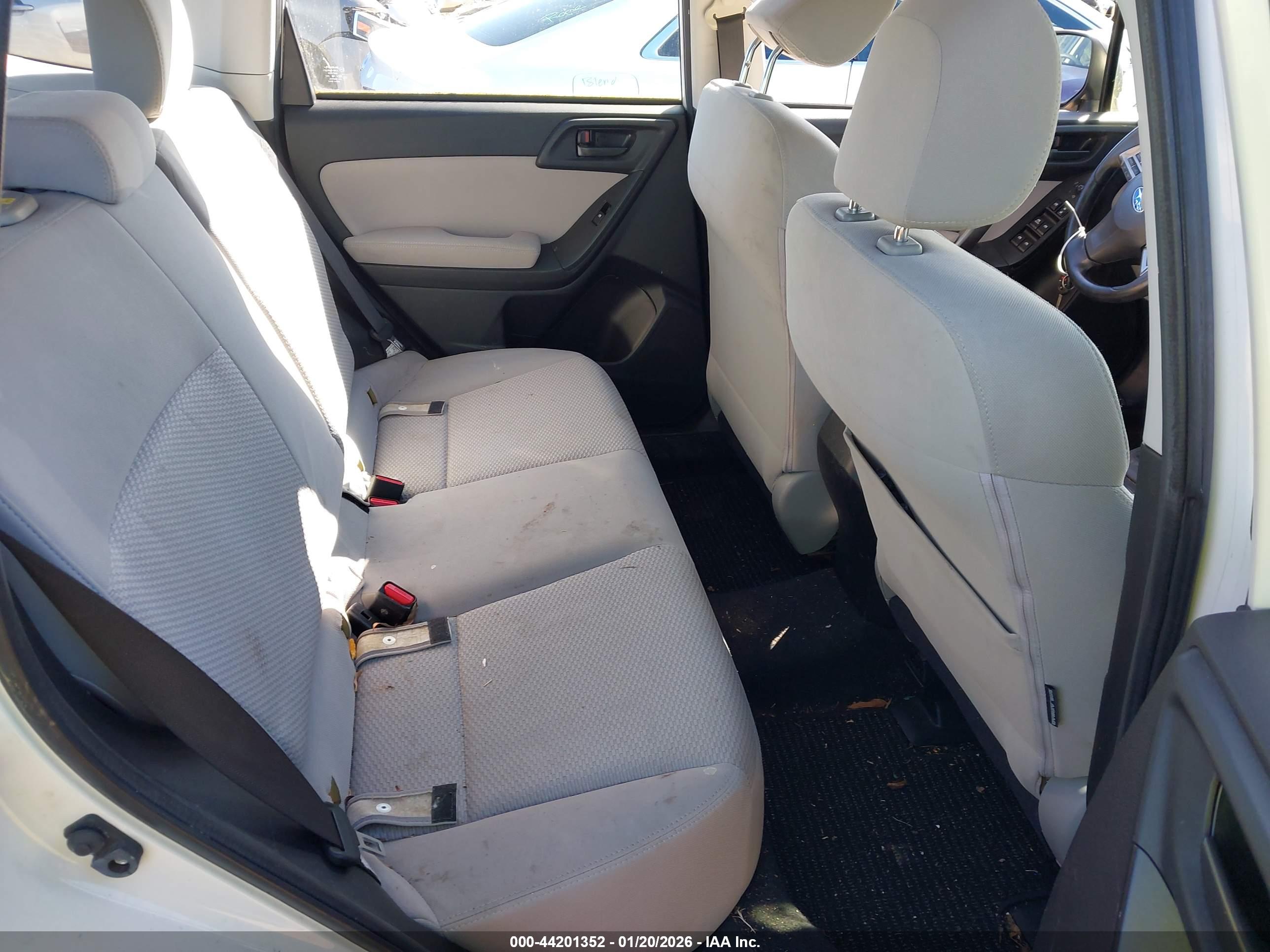 SUBARU FORESTER image 8