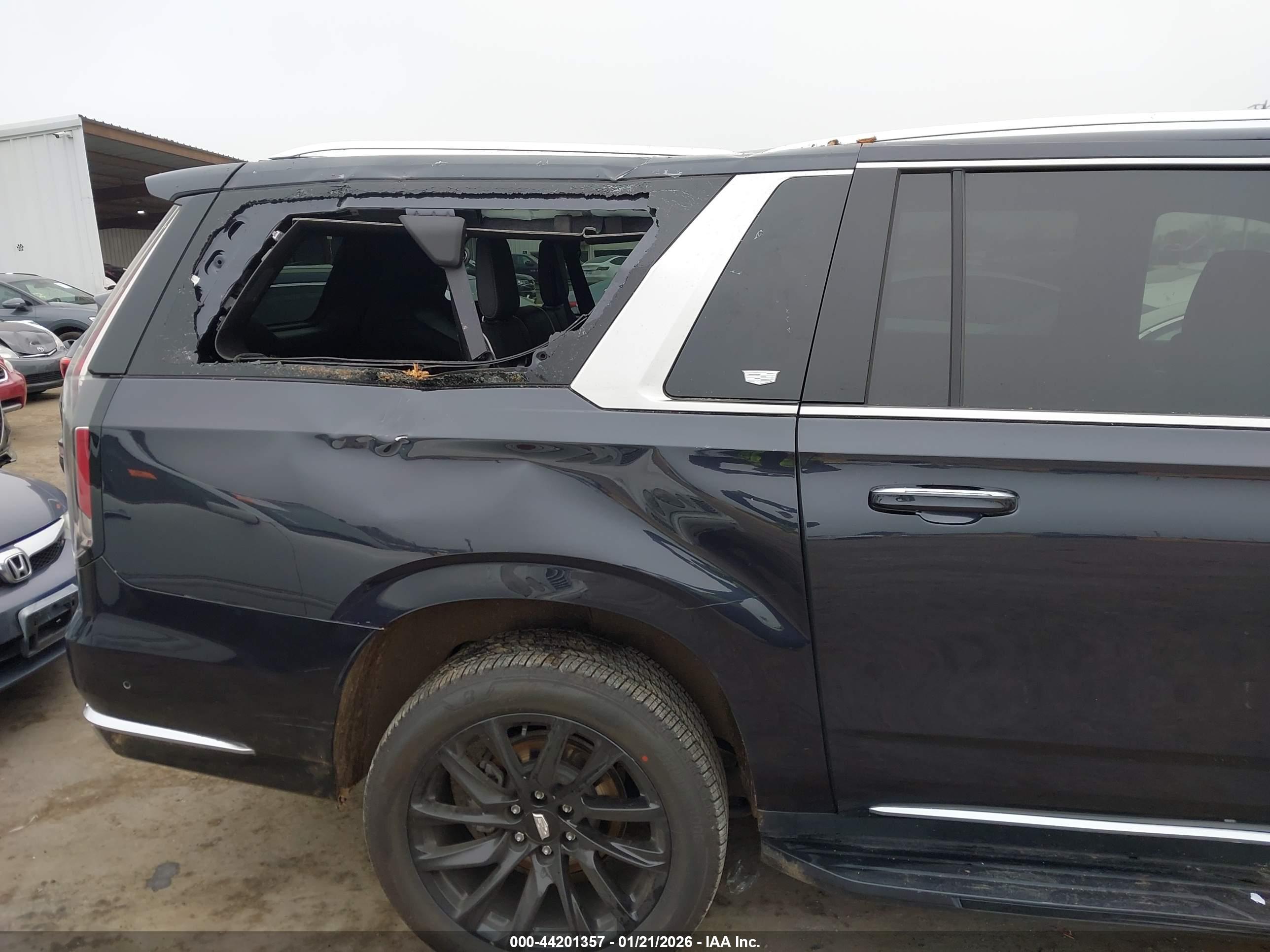 CADILLAC ESCALADE image 6
