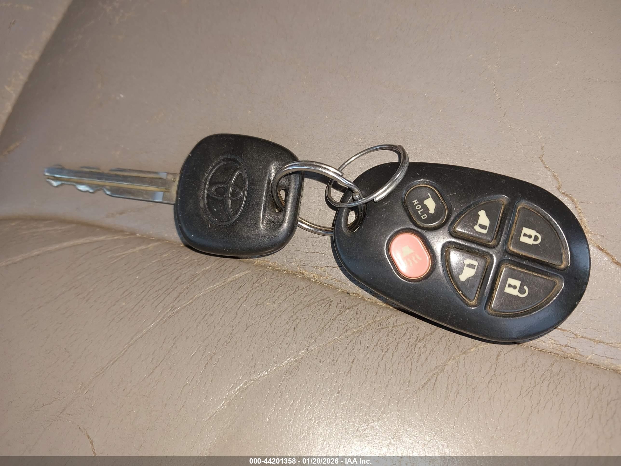 TOYOTA SIENNA image 11