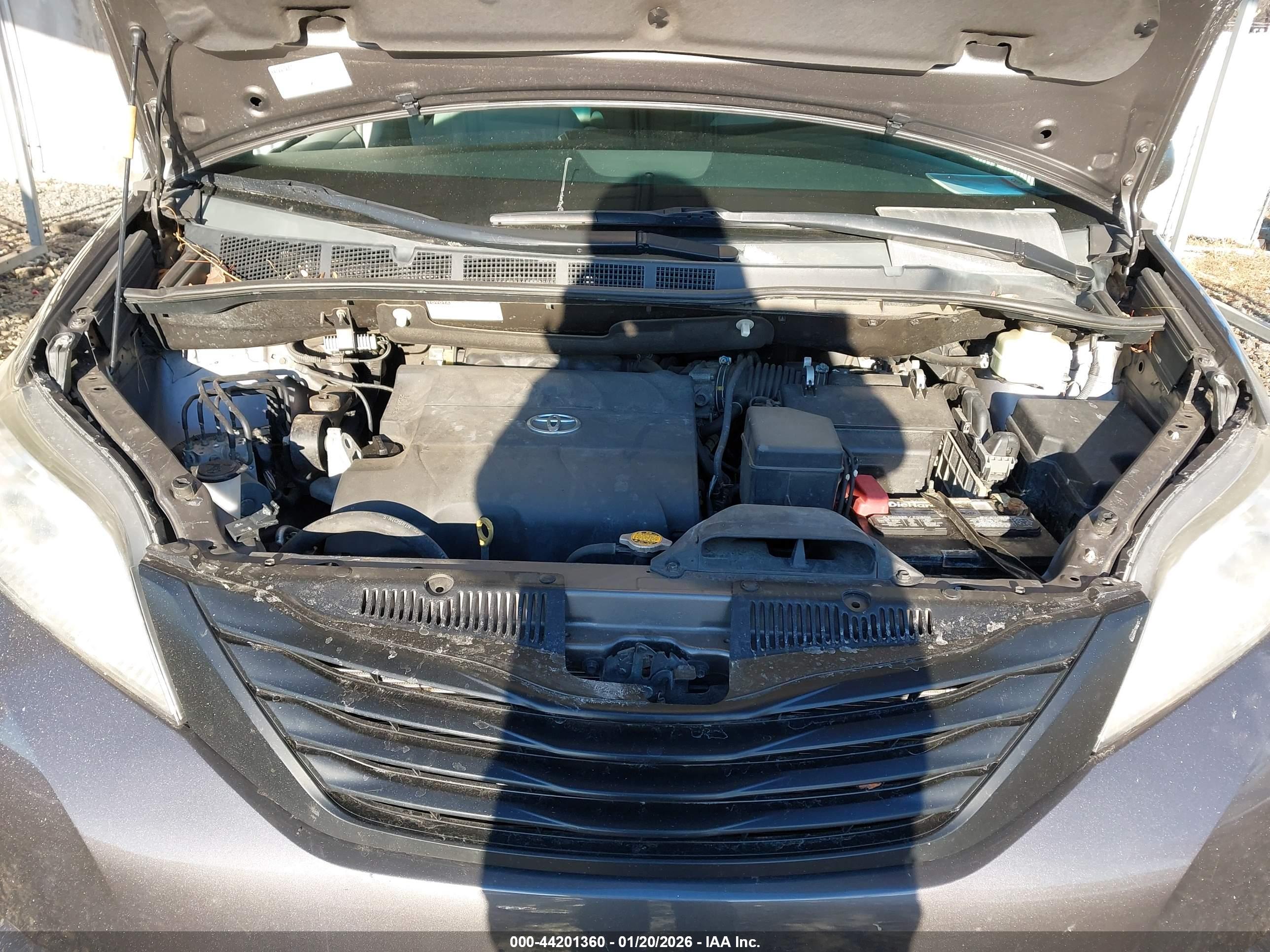 TOYOTA SIENNA image 10
