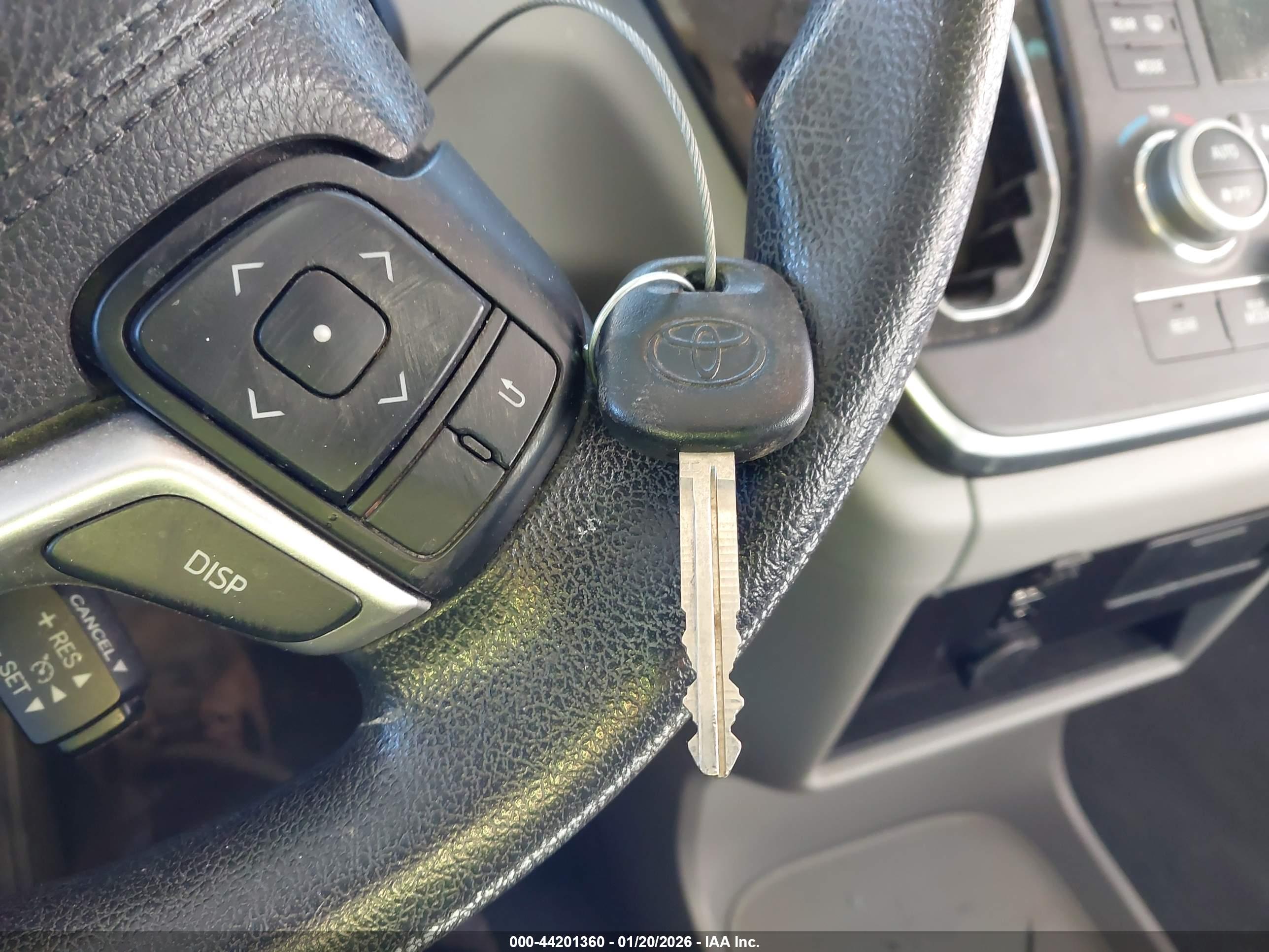 TOYOTA SIENNA image 11