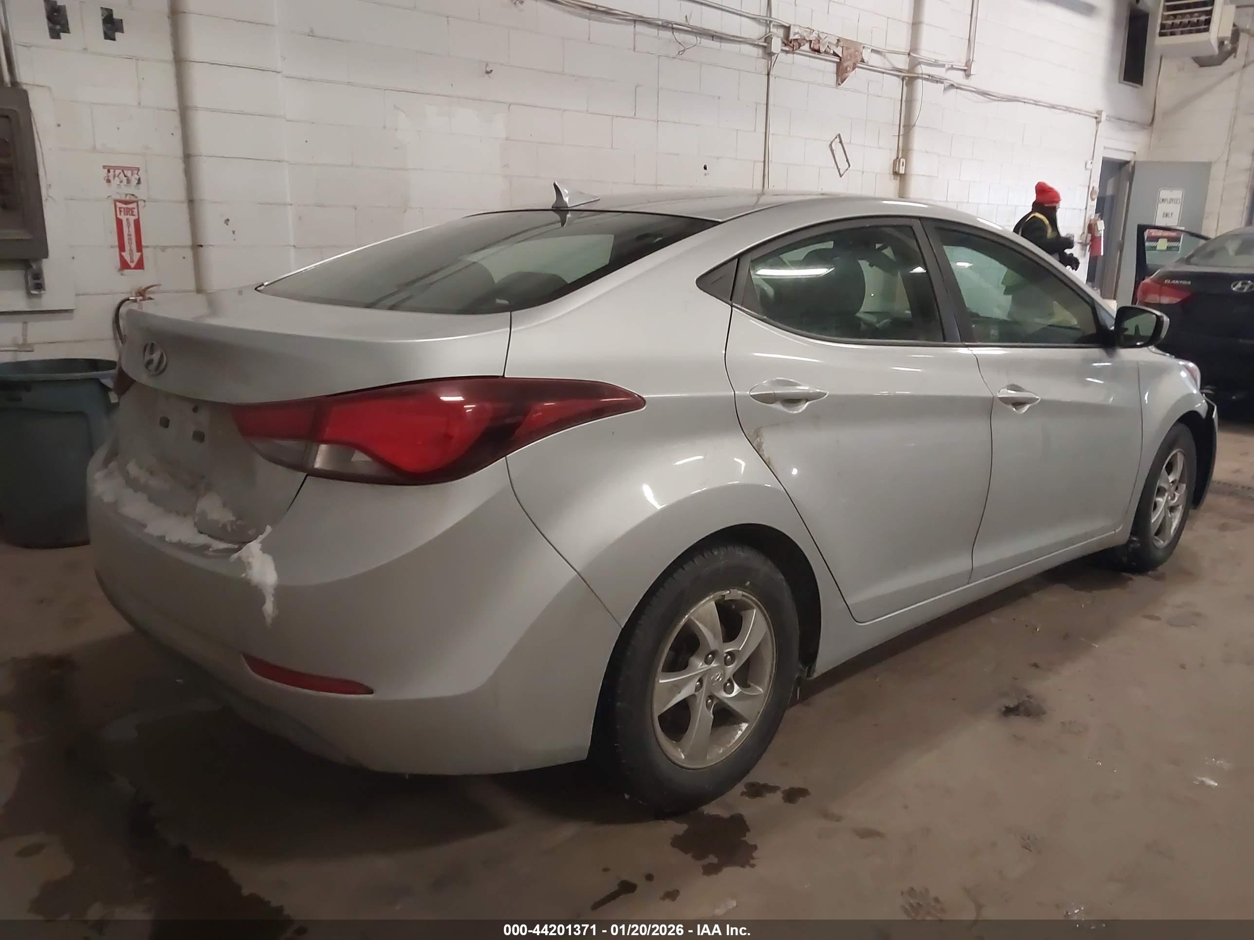 HYUNDAI ELANTRA image 4