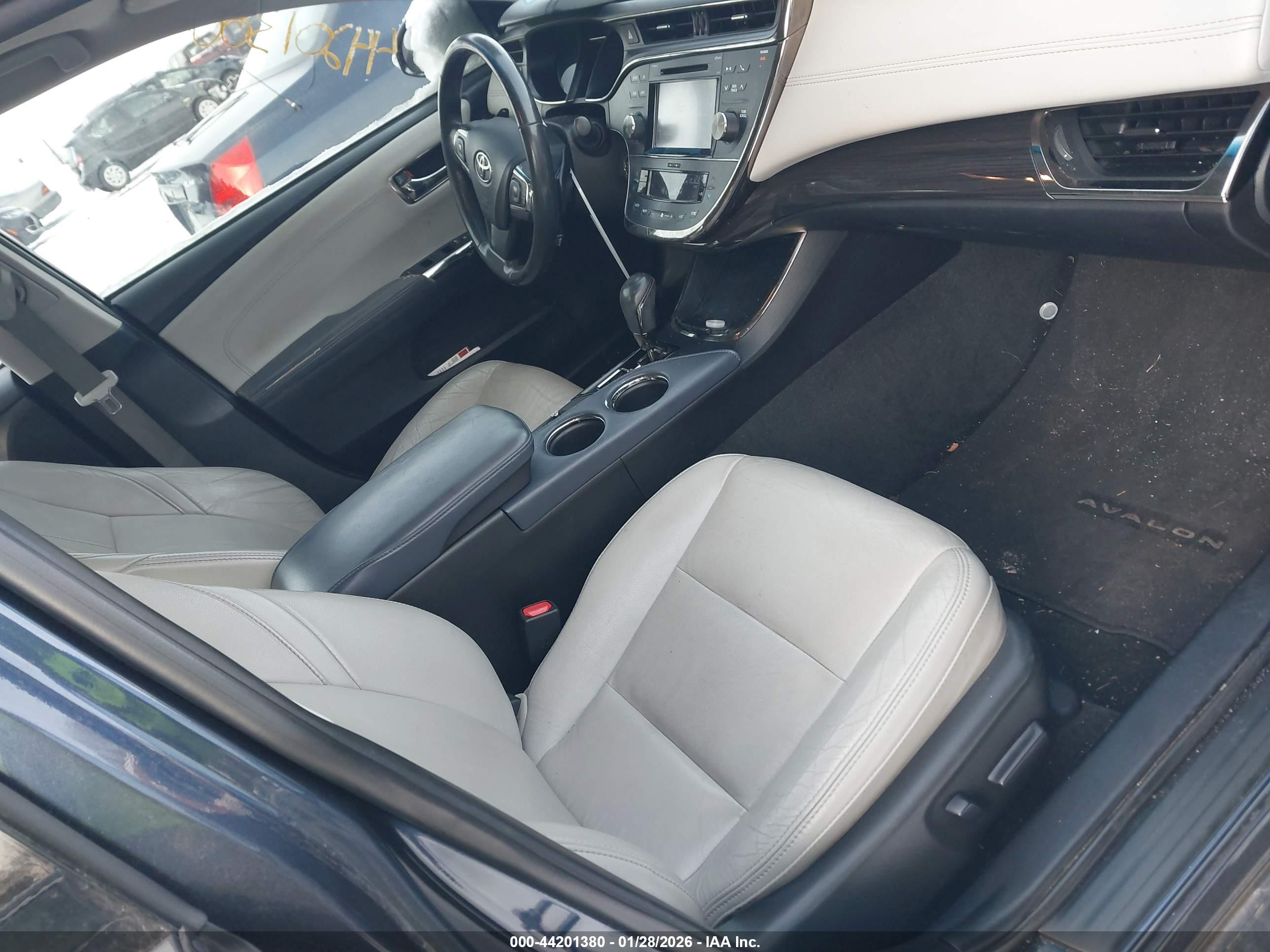 TOYOTA AVALON image 5