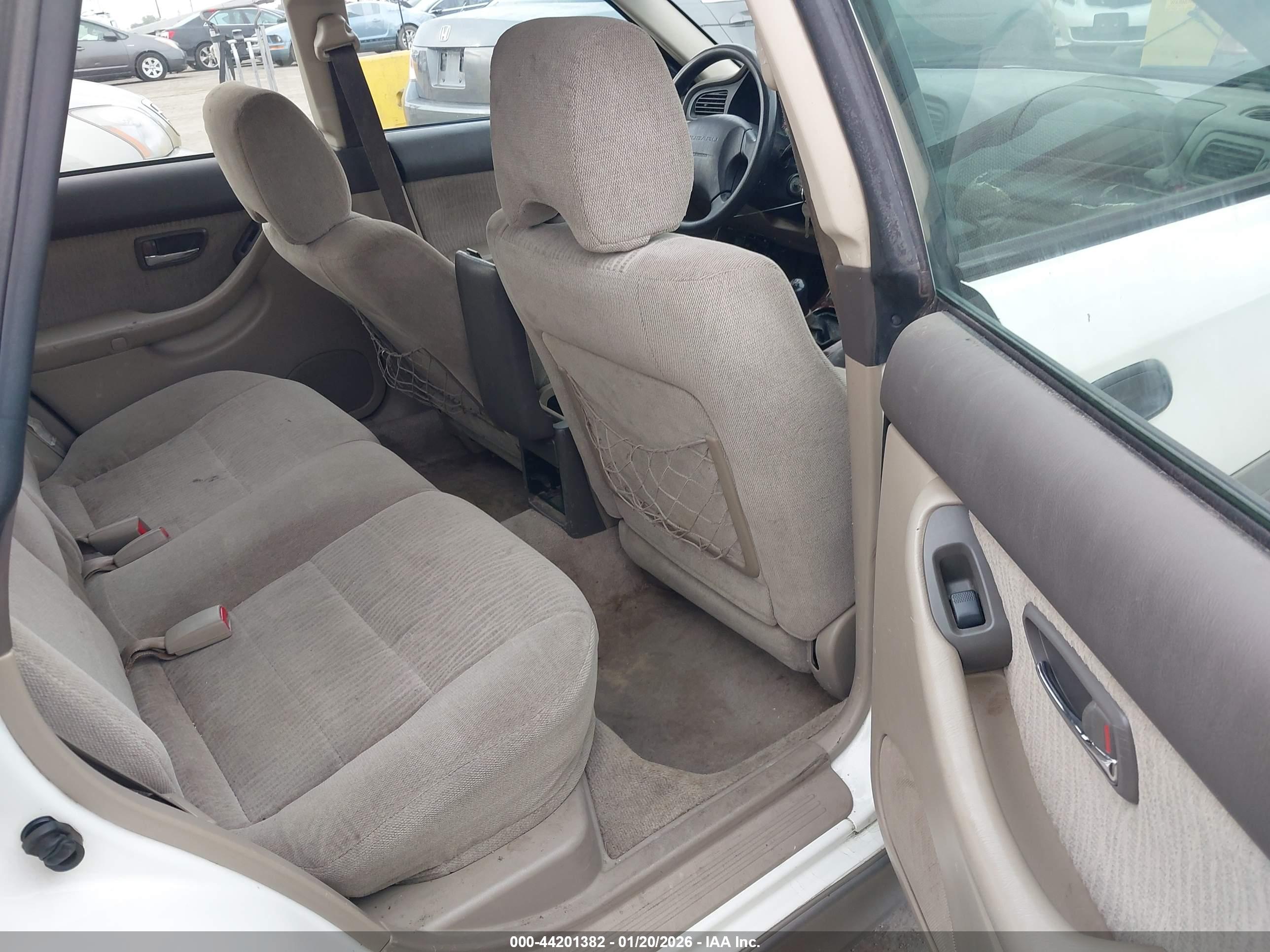 SUBARU OUTBACK image 8