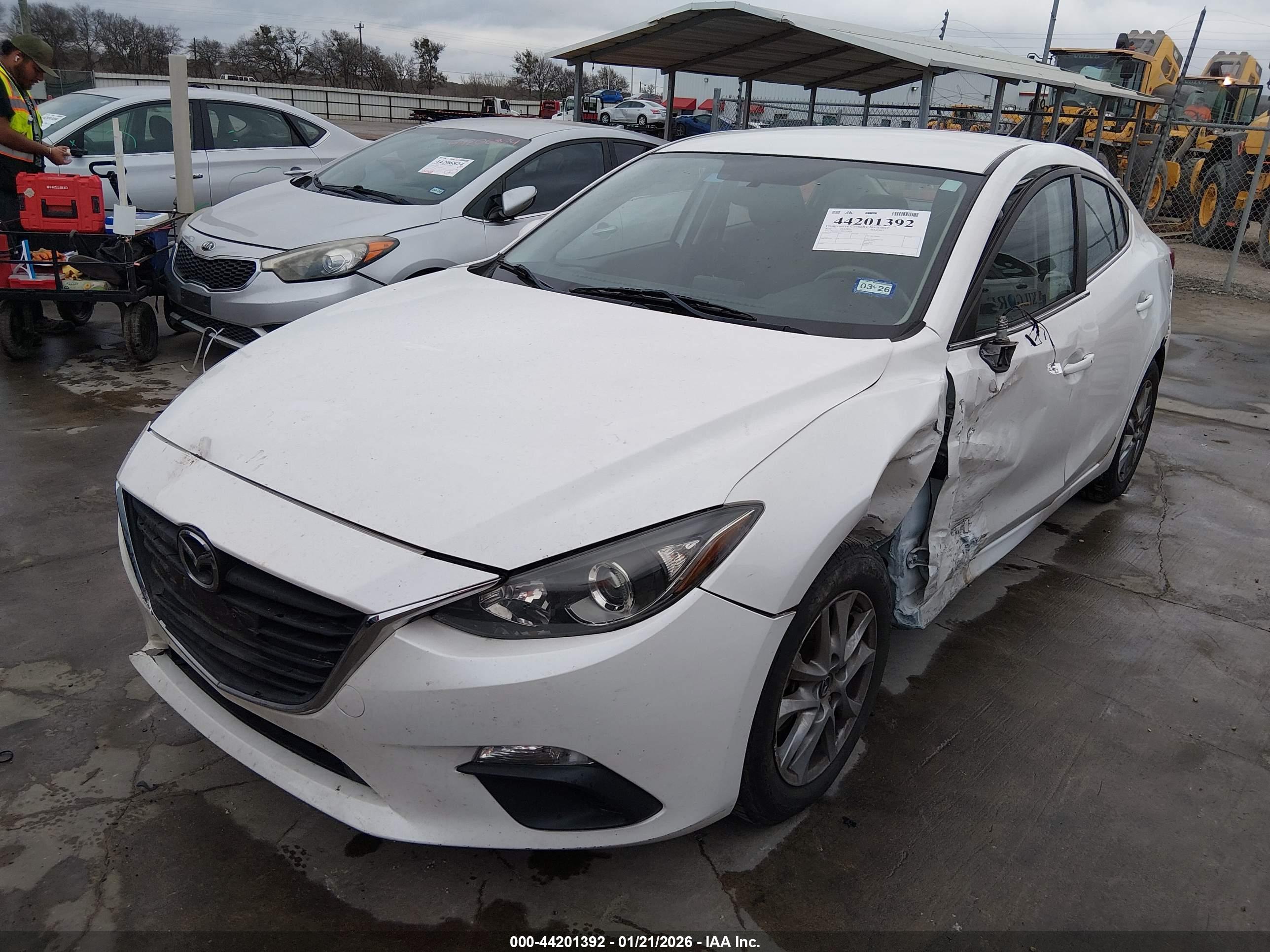 MAZDA MAZDA3 image 2