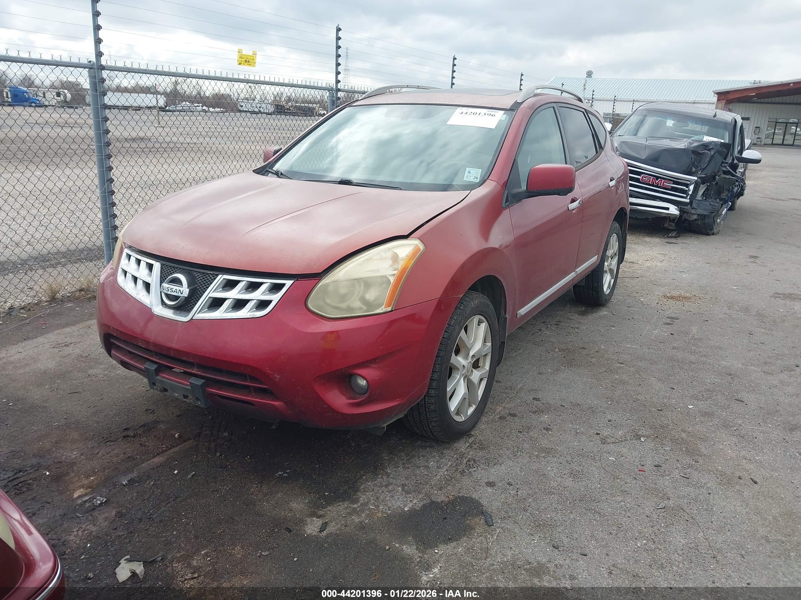 NISSAN ROGUE image 2