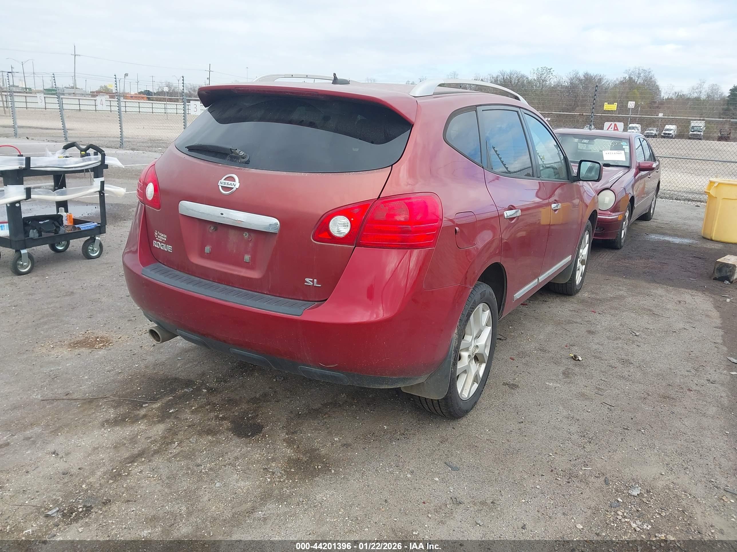 NISSAN ROGUE image 4