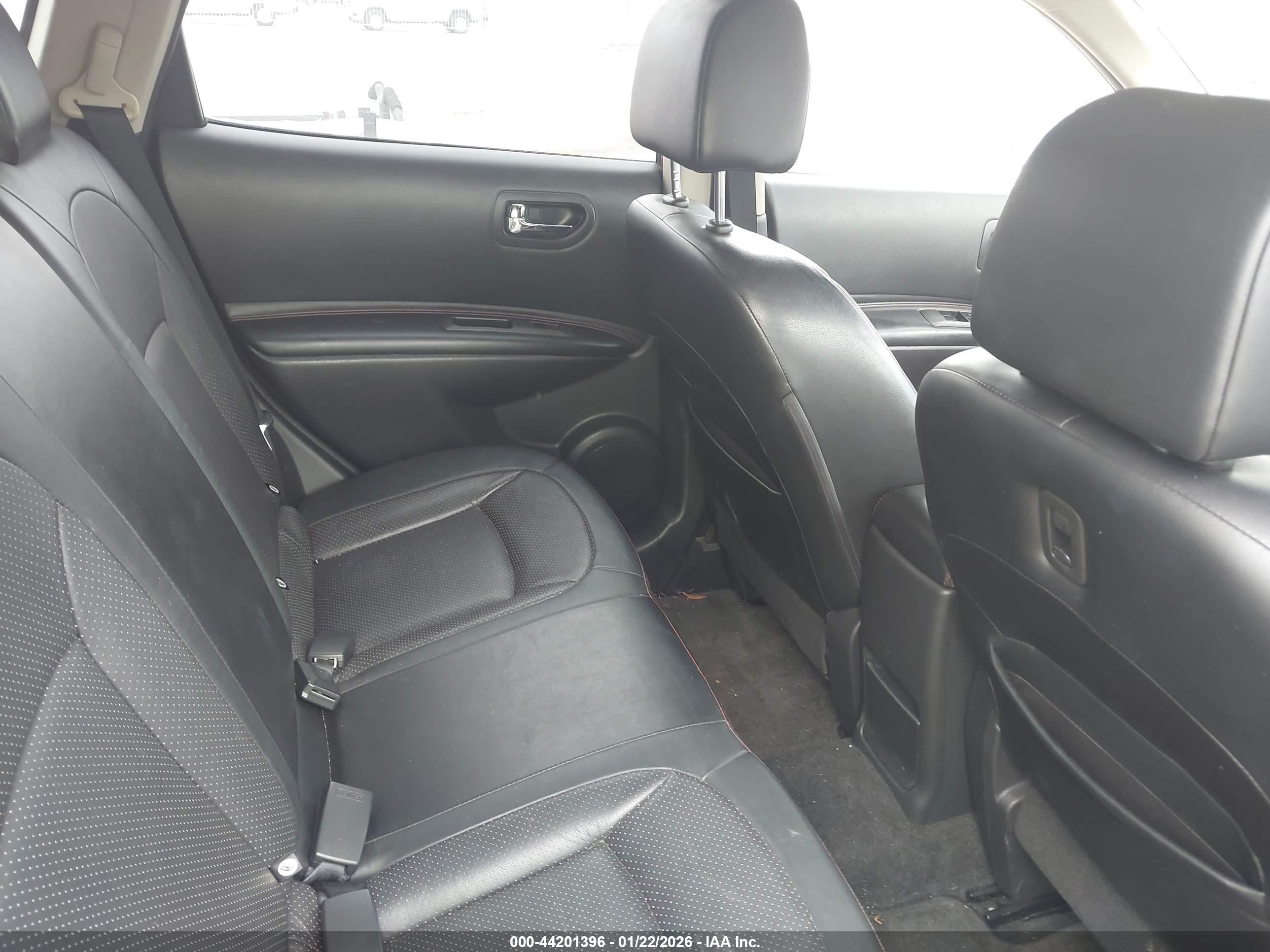 NISSAN ROGUE image 8