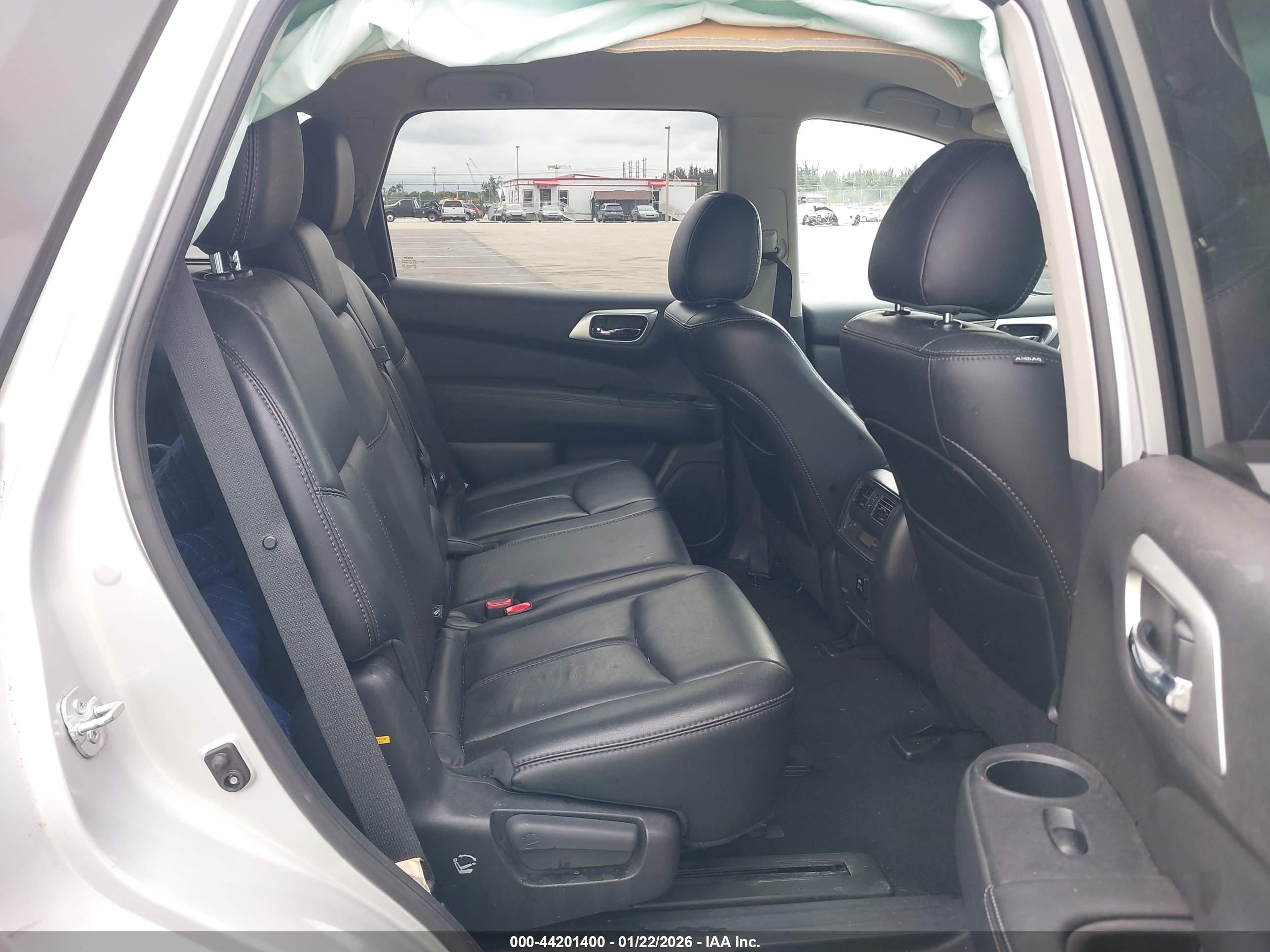 NISSAN PATHFINDER image 8