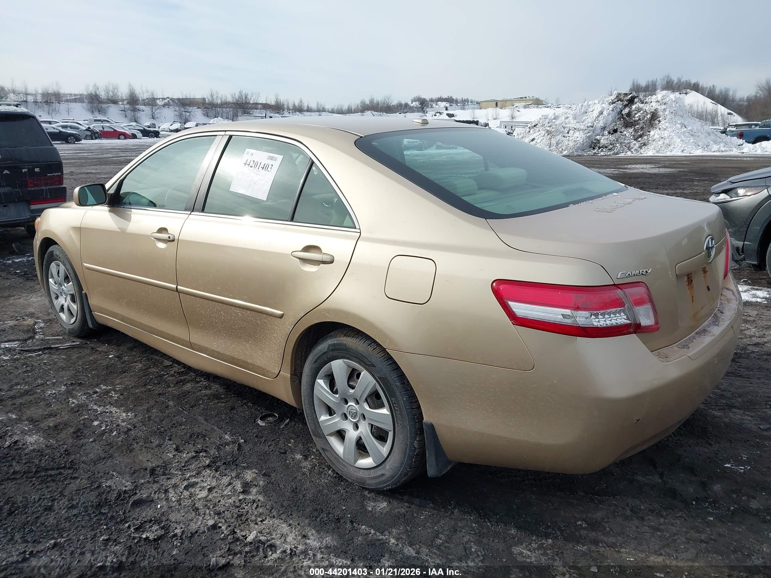 TOYOTA CAMRY image 3