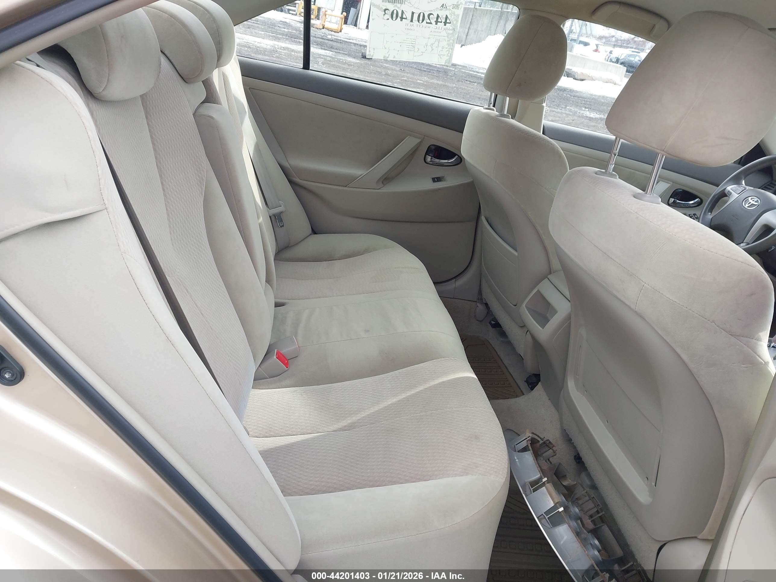 TOYOTA CAMRY image 8
