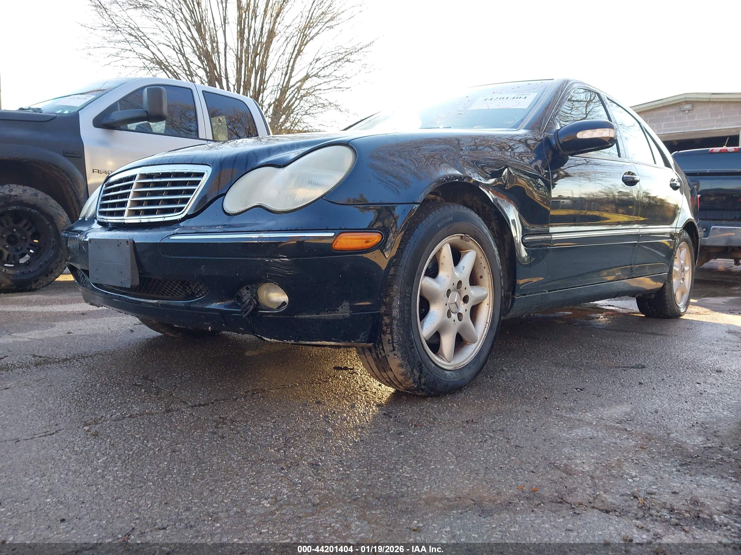 MERCEDES-BENZ C image 2