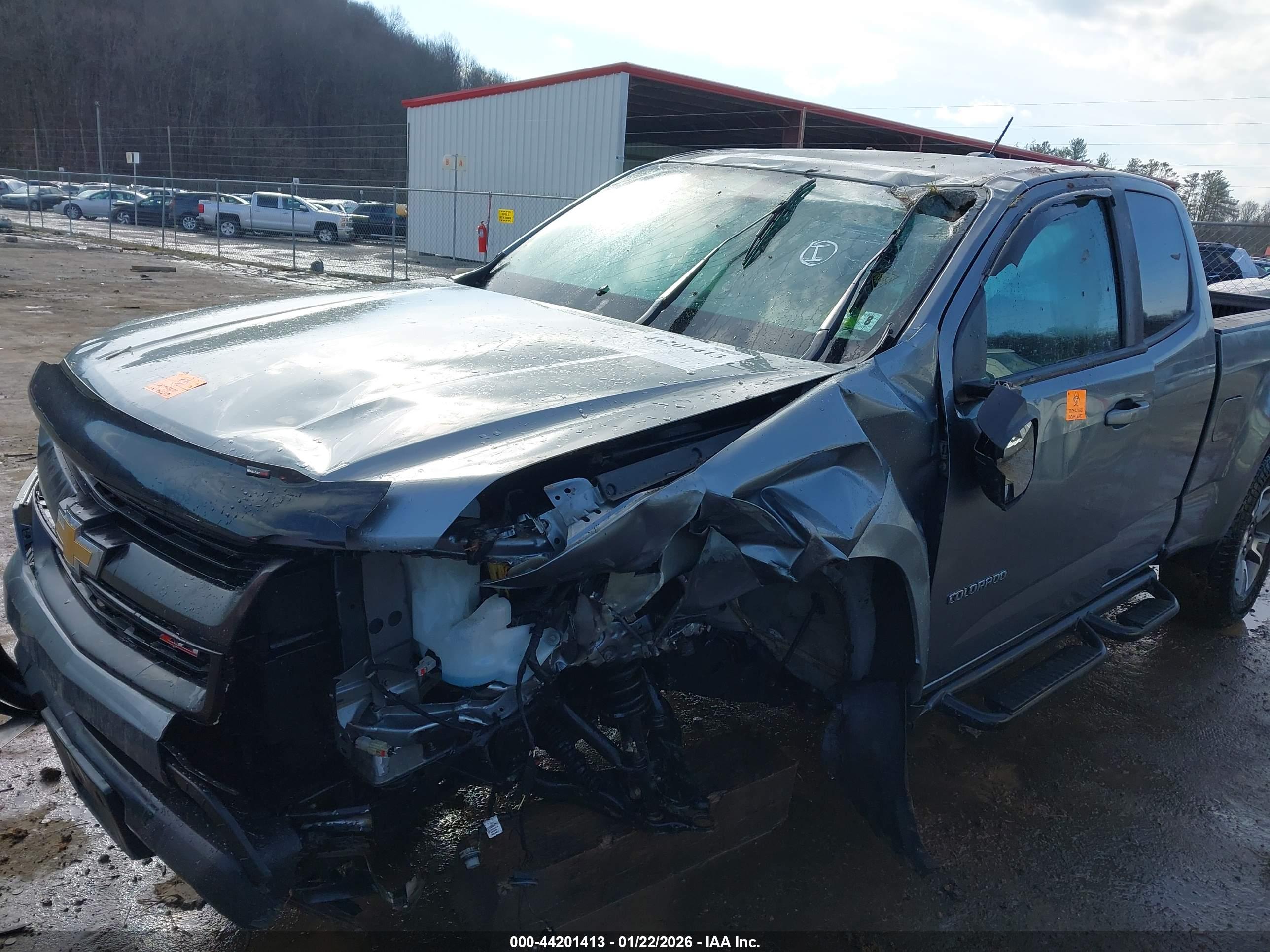CHEVROLET COLORADO image 6