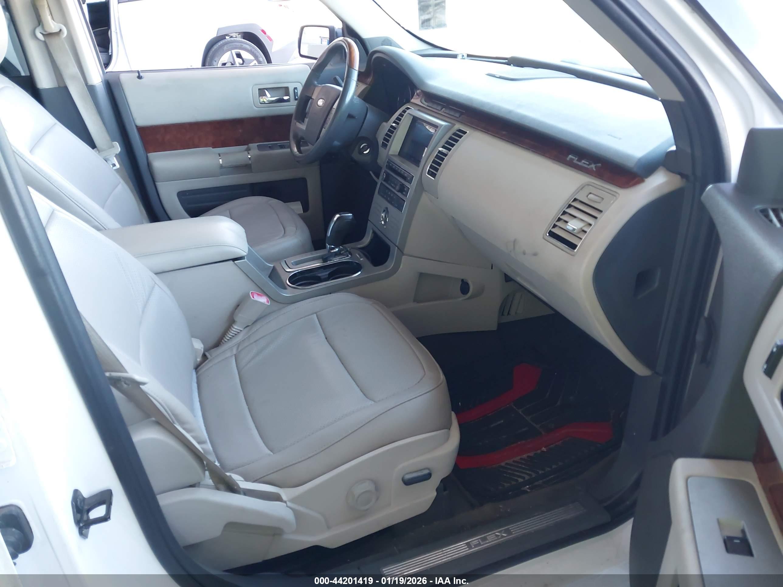 FORD FLEX image 5