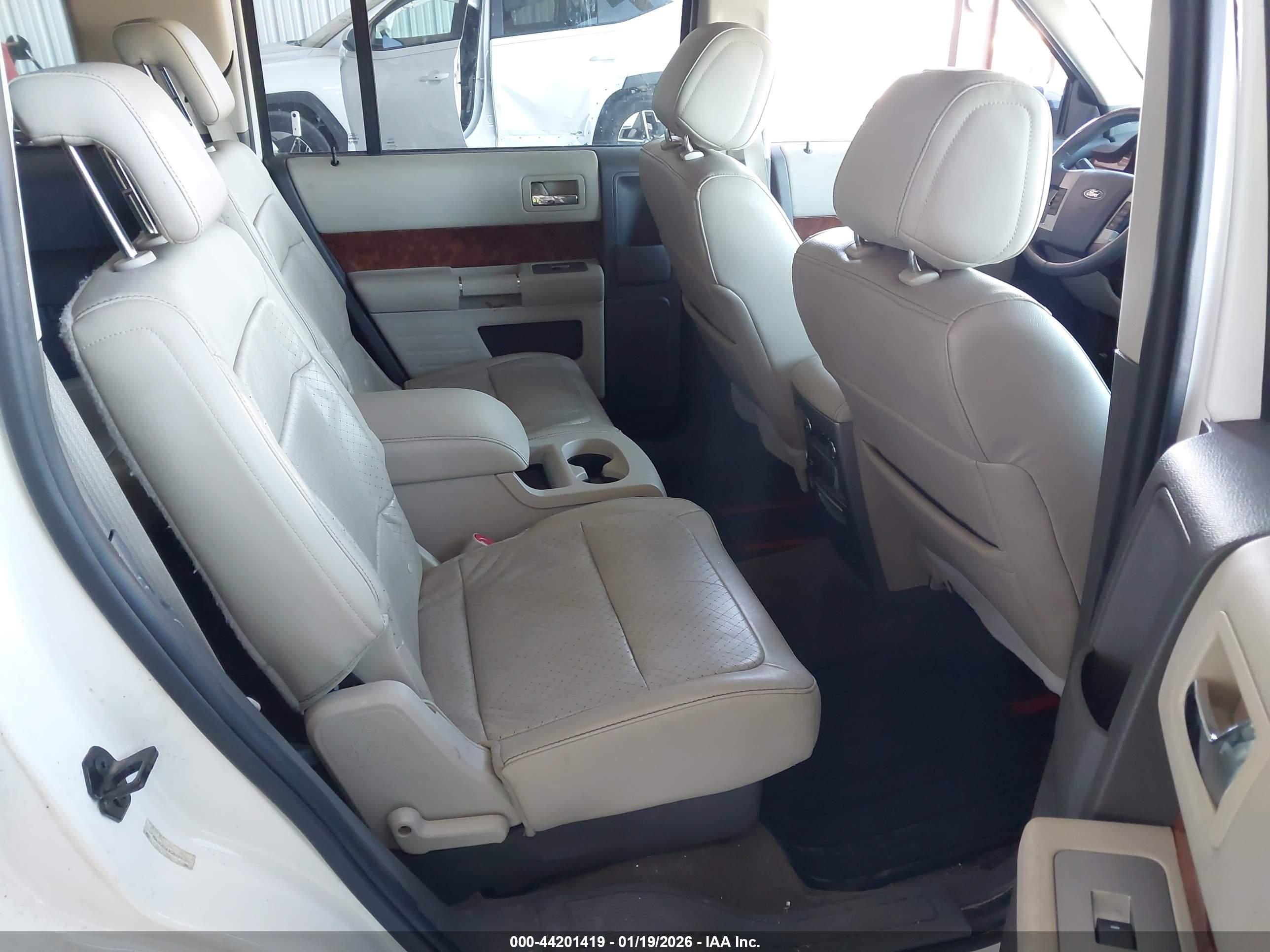 FORD FLEX image 8
