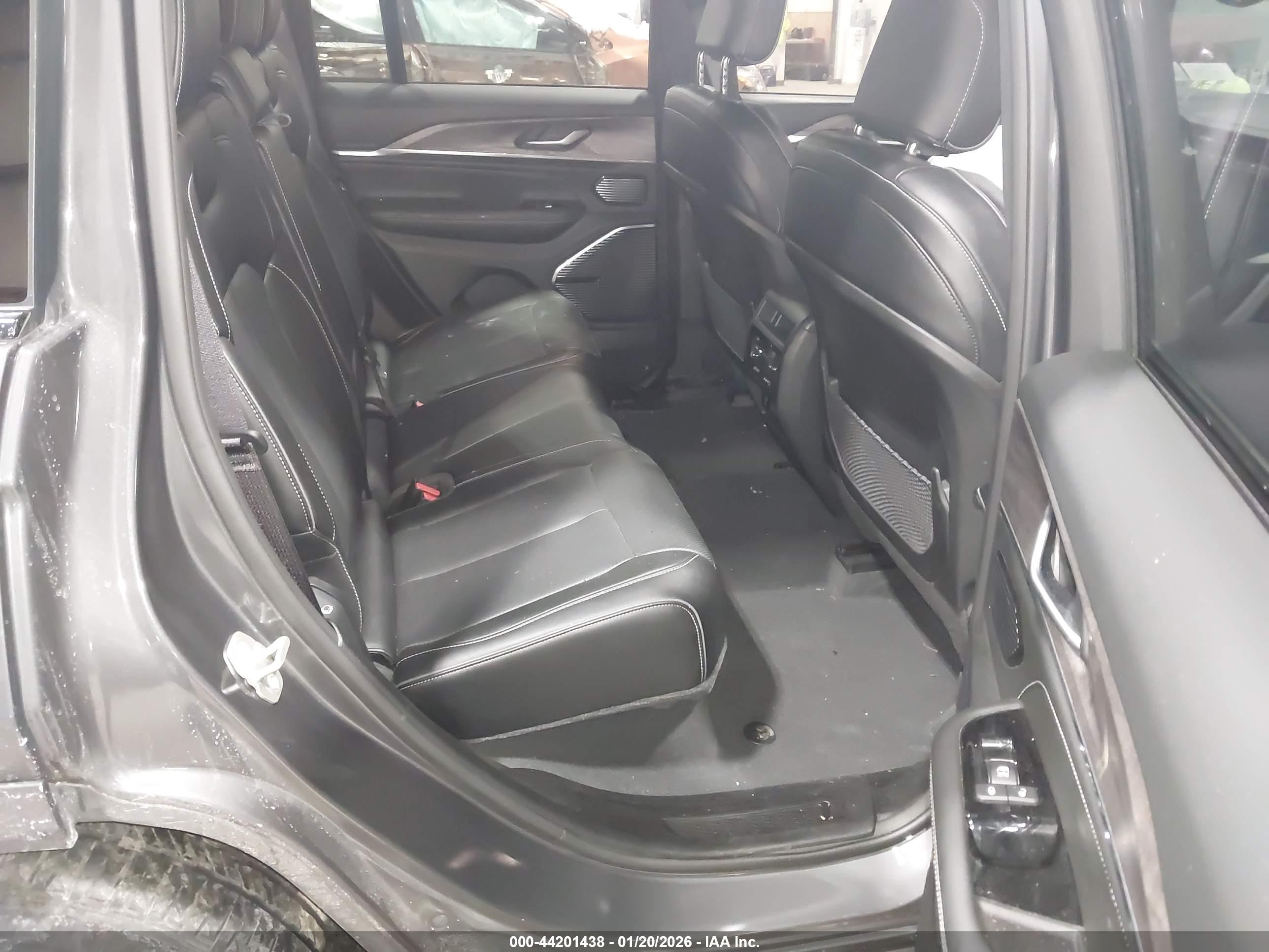 JEEP GRAND image 8