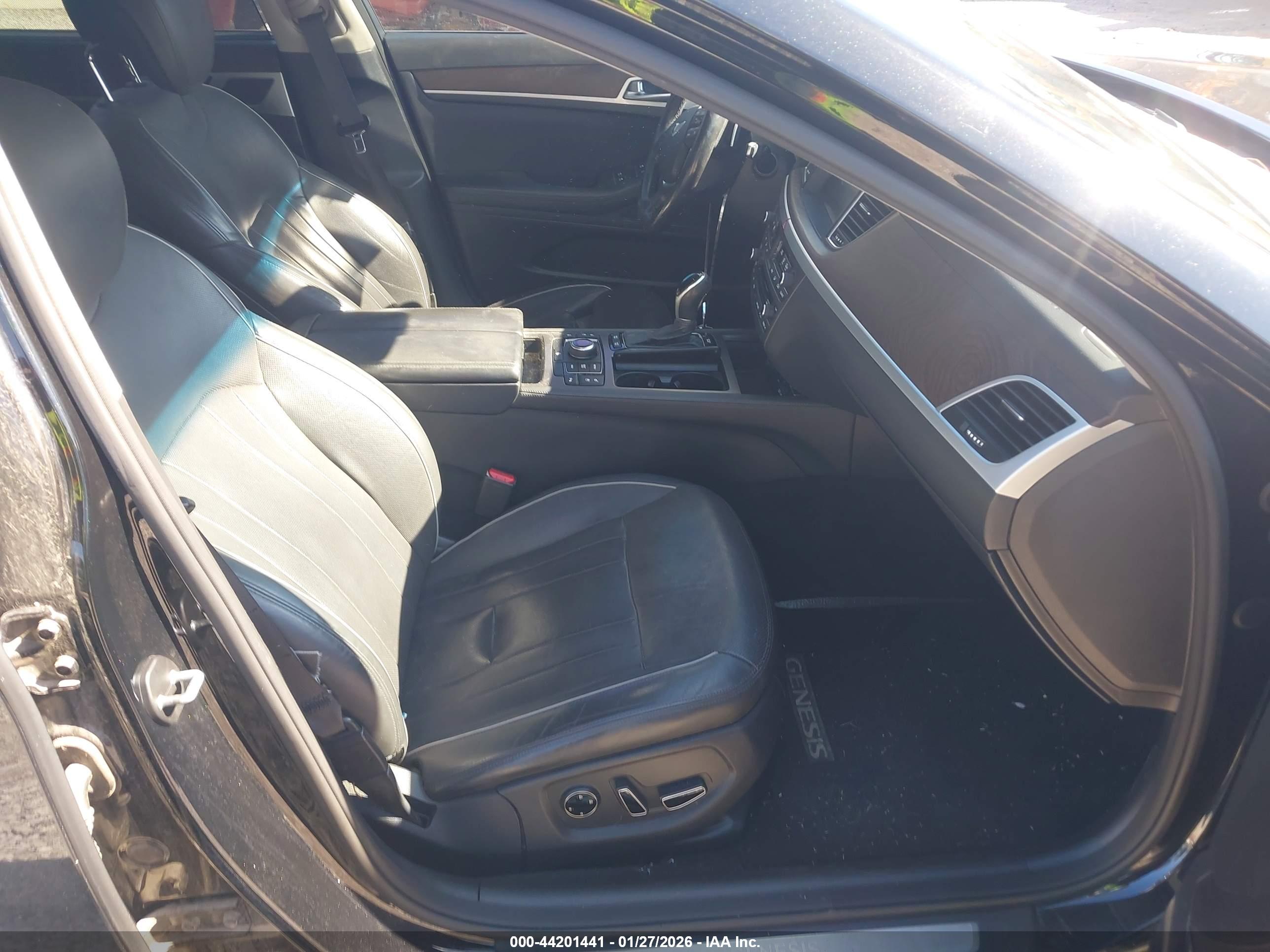 HYUNDAI GENESIS image 5