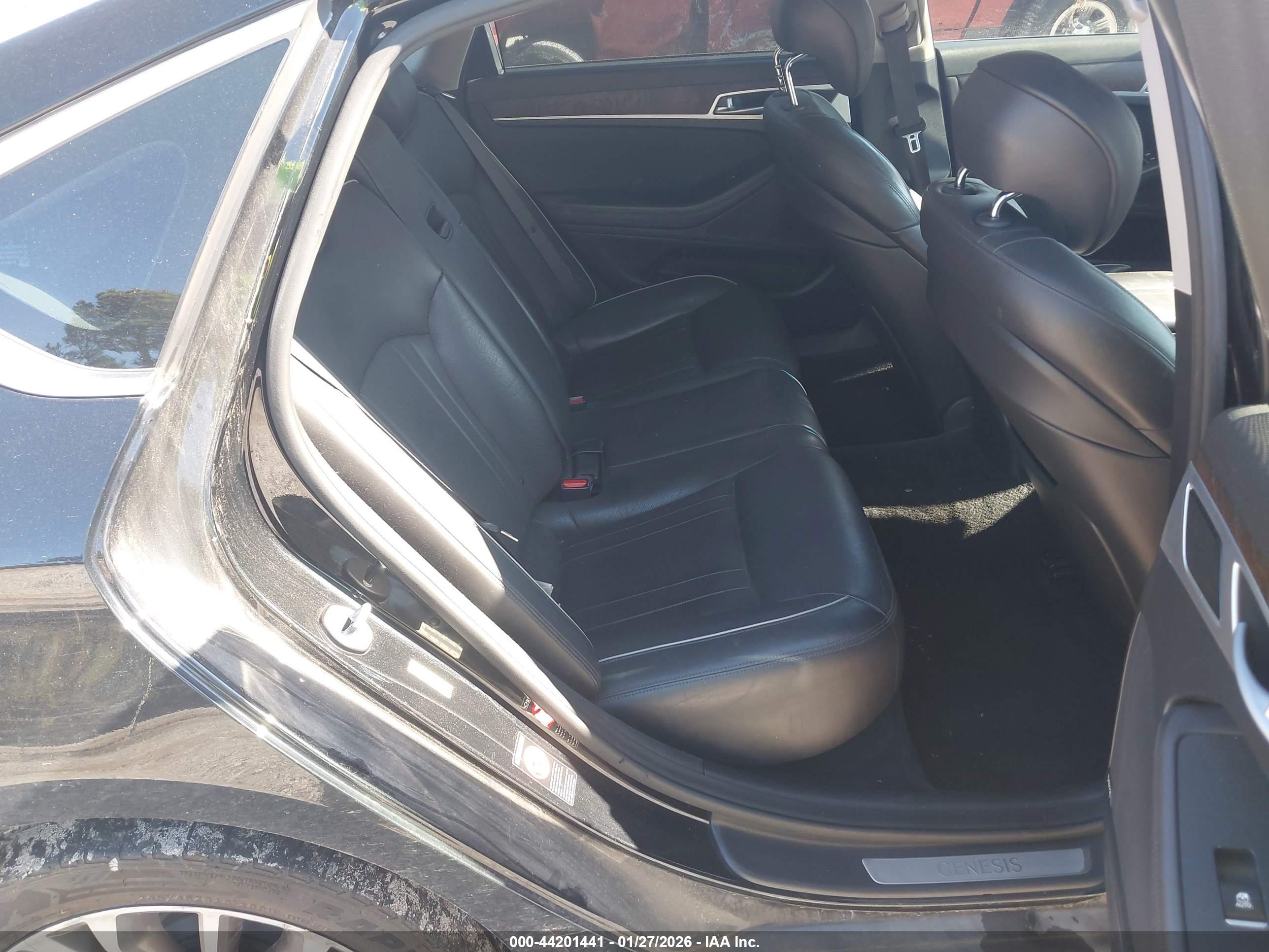 HYUNDAI GENESIS image 8