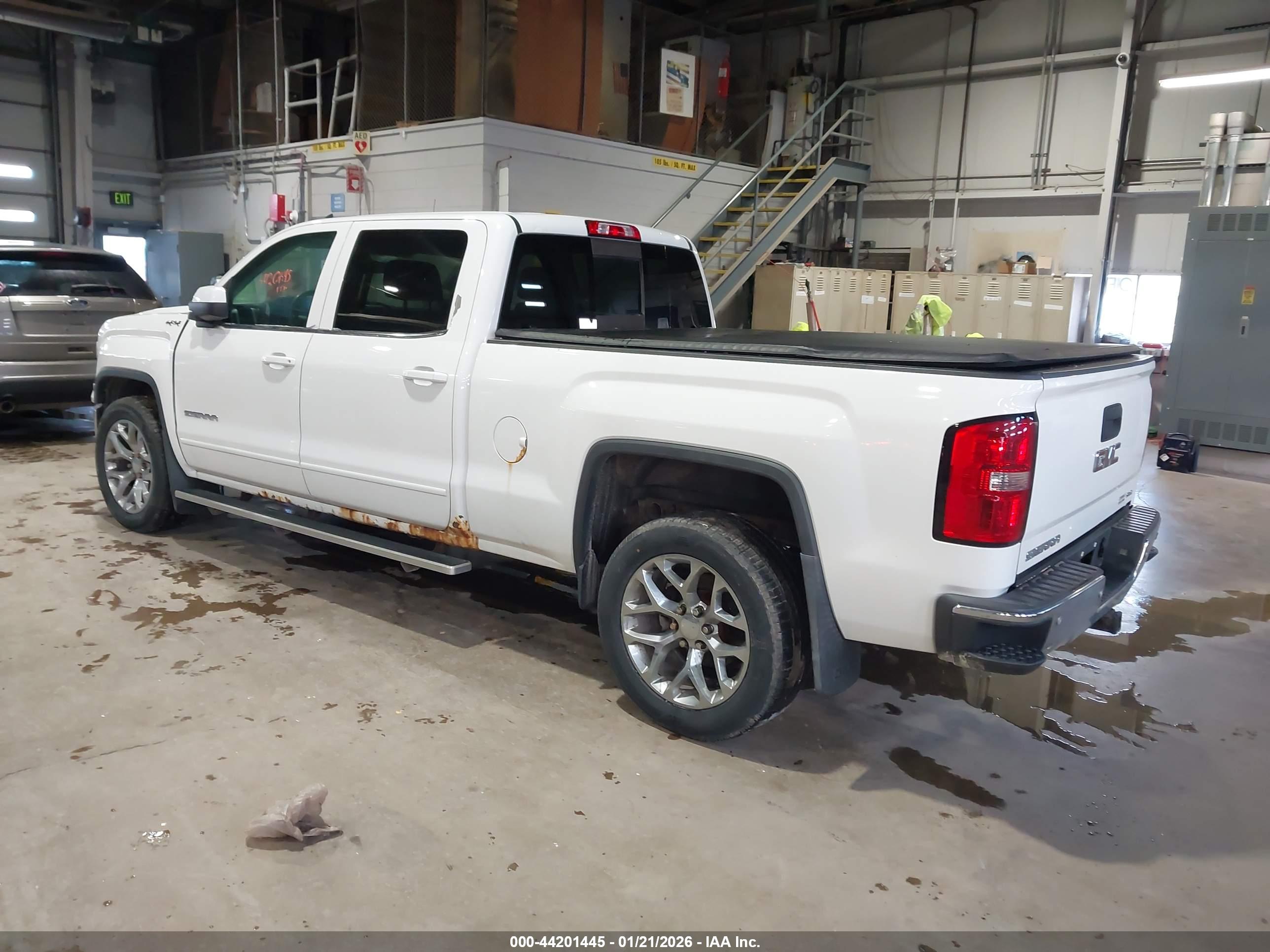 GMC SIERRA image 3