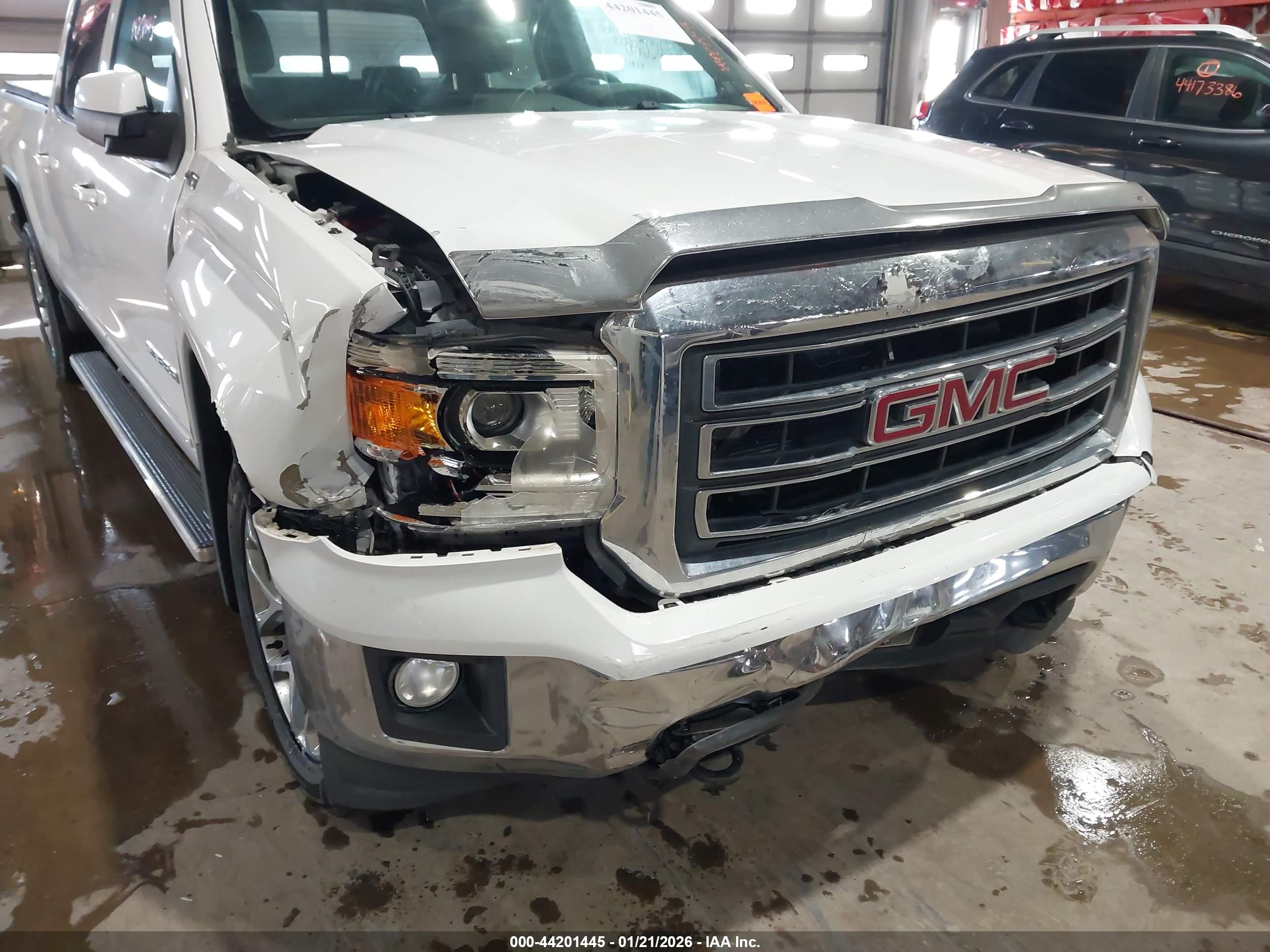 GMC SIERRA image 6