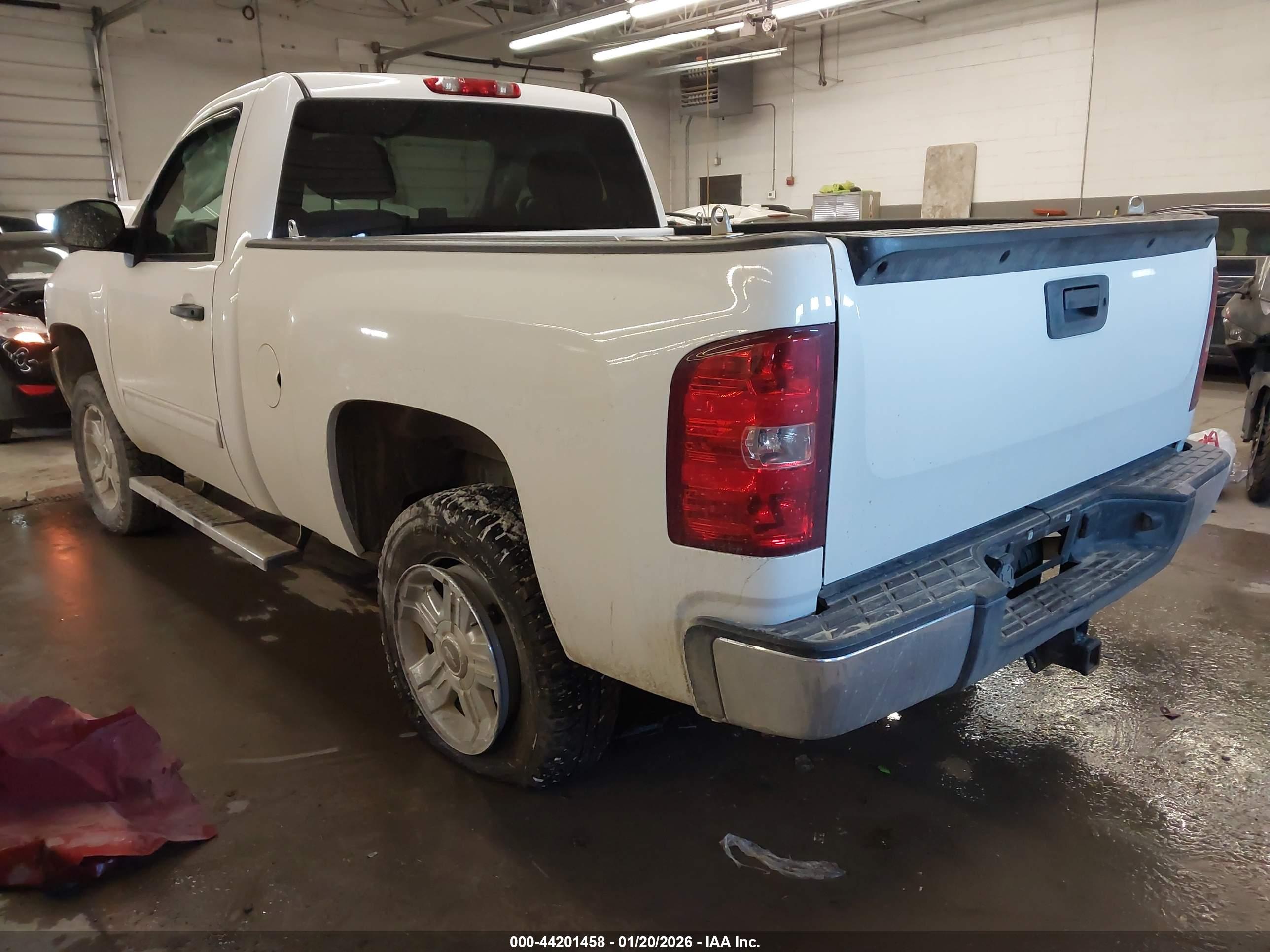 CHEVROLET SILVERADO image 3