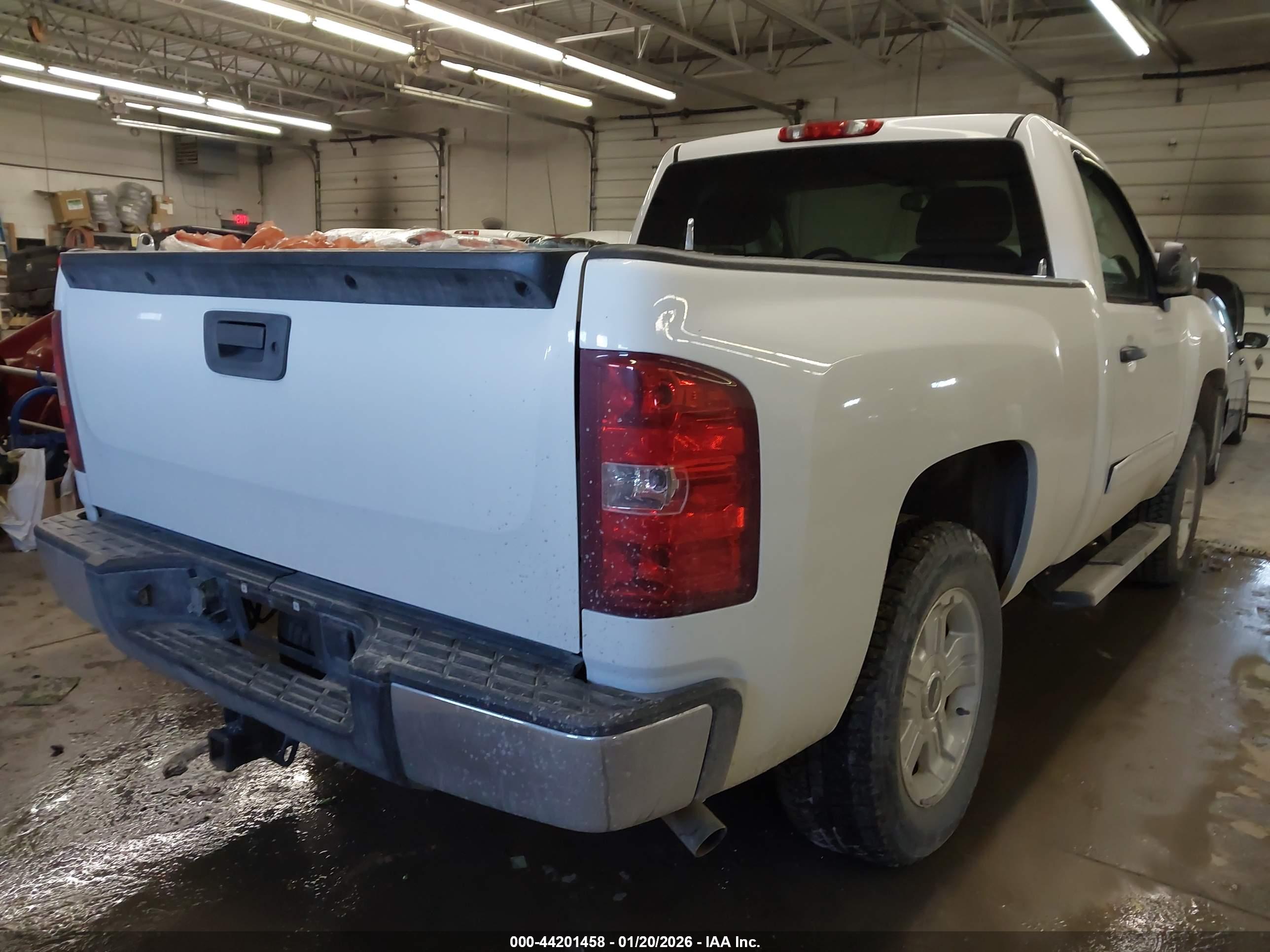 CHEVROLET SILVERADO image 4