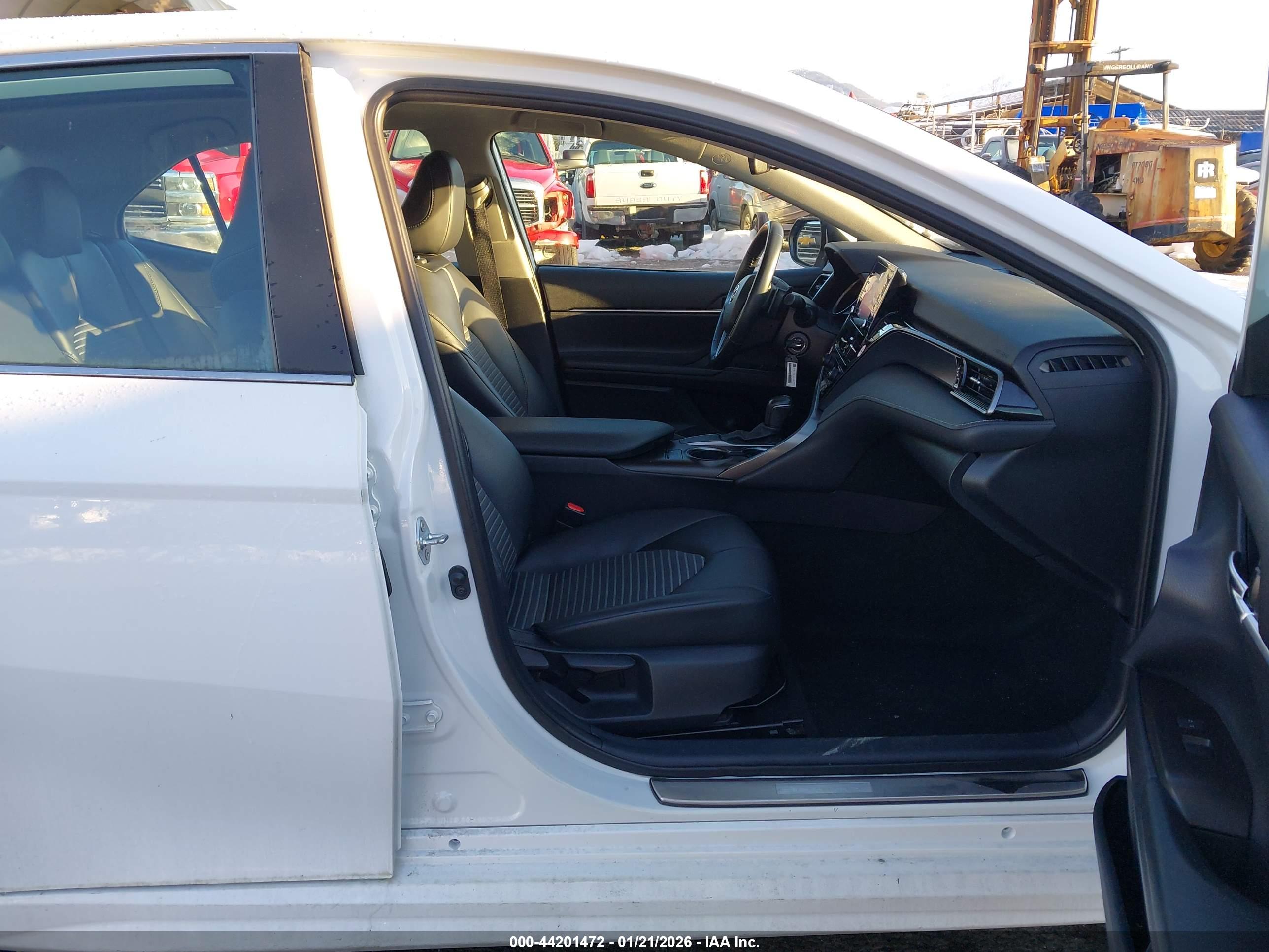 TOYOTA CAMRY image 5