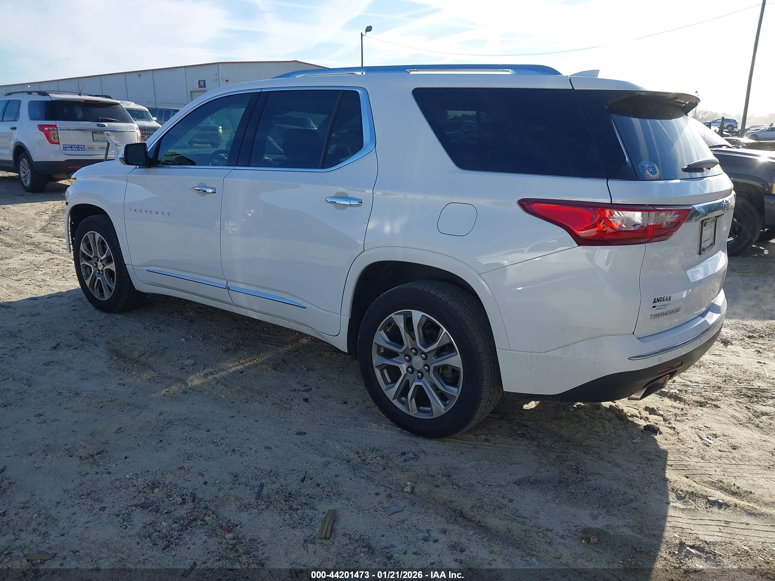 CHEVROLET TRAVERSE image 3