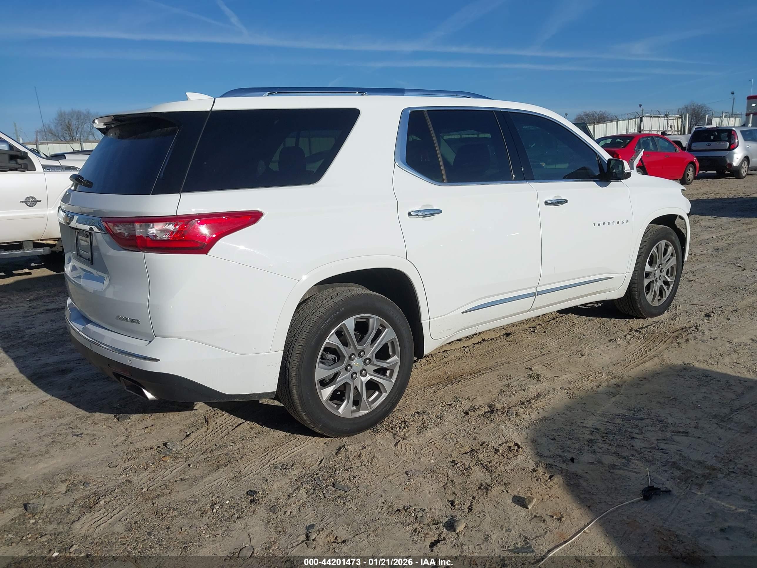 CHEVROLET TRAVERSE image 4