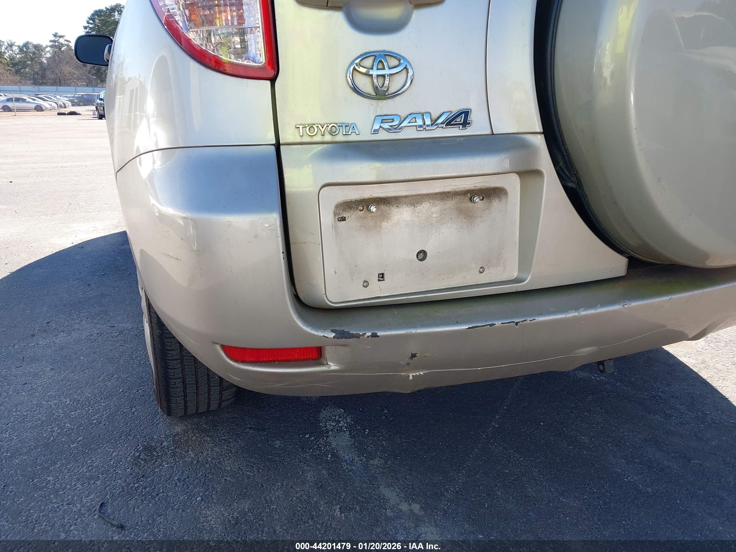 TOYOTA RAV4 image 6