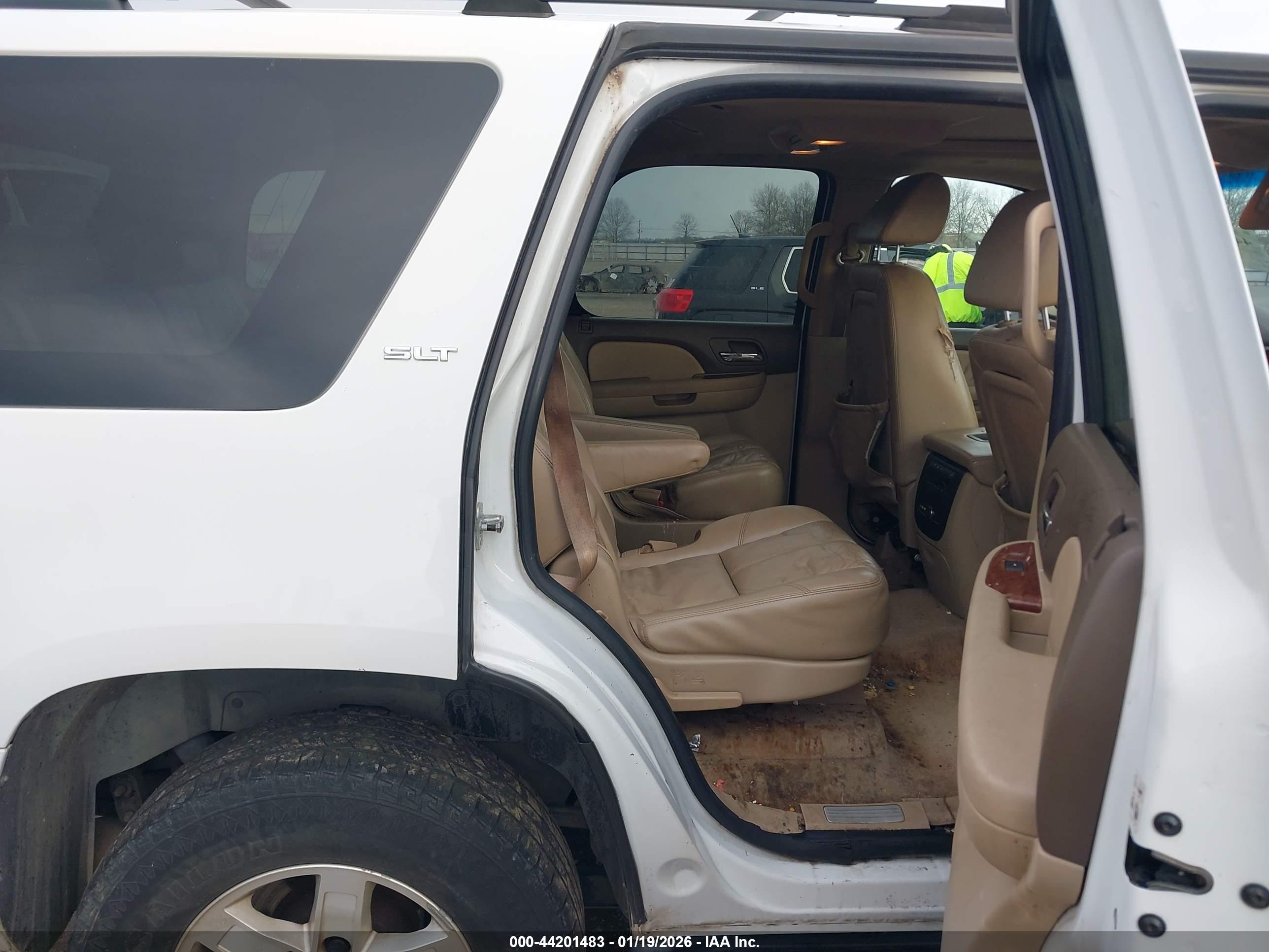 GMC YUKON image 8