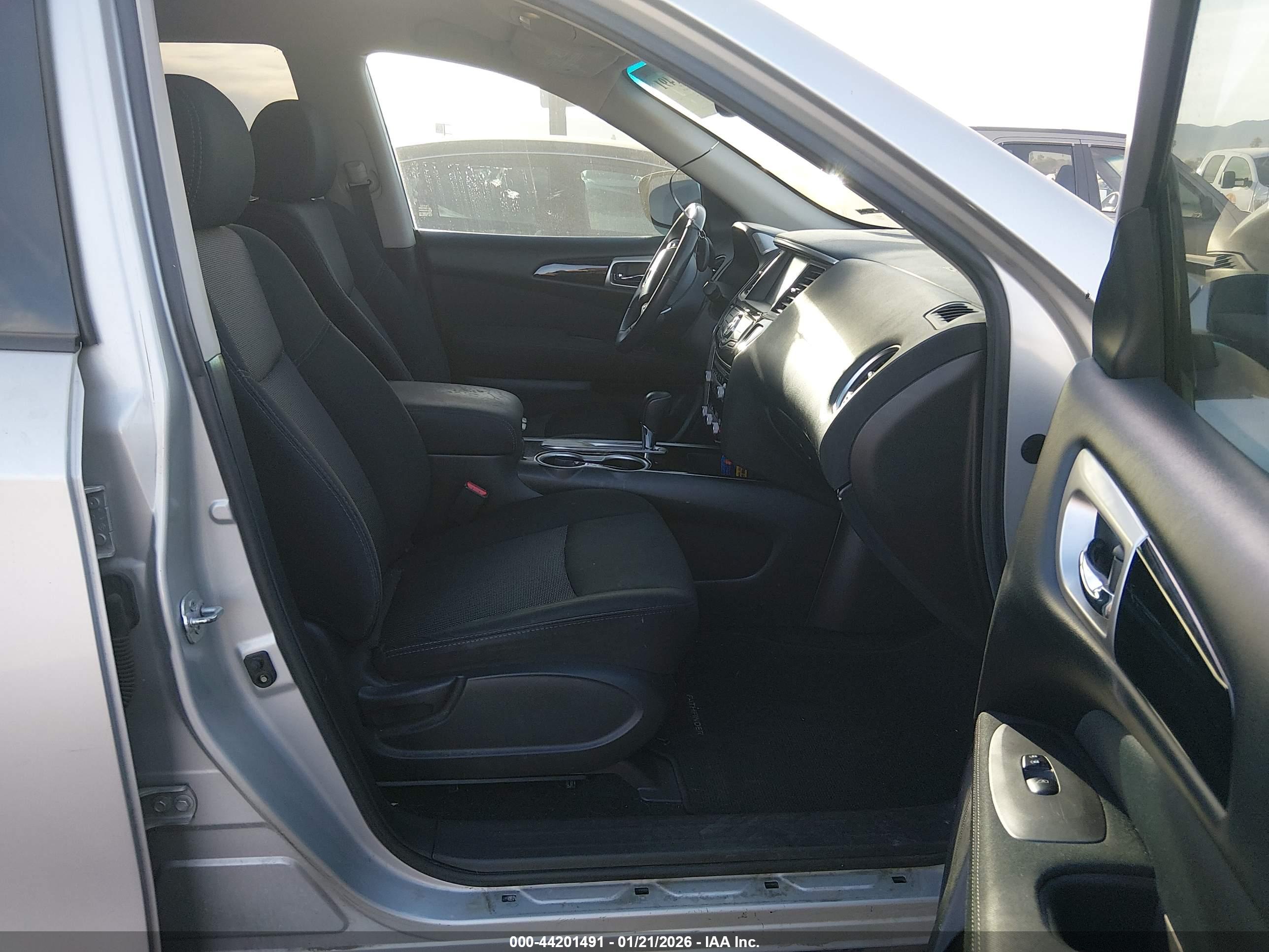 NISSAN PATHFINDER image 5