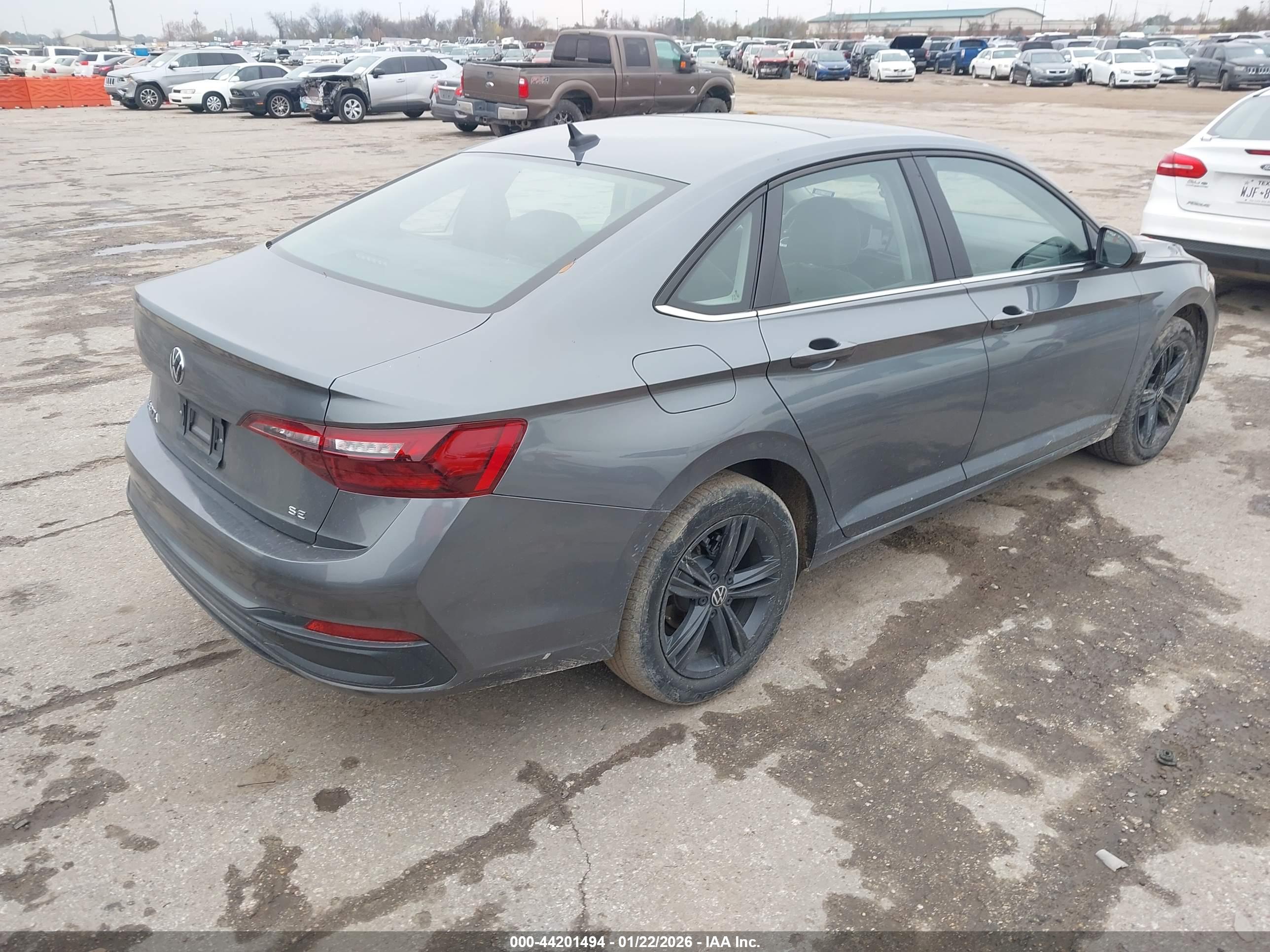 VOLKSWAGEN JETTA image 4