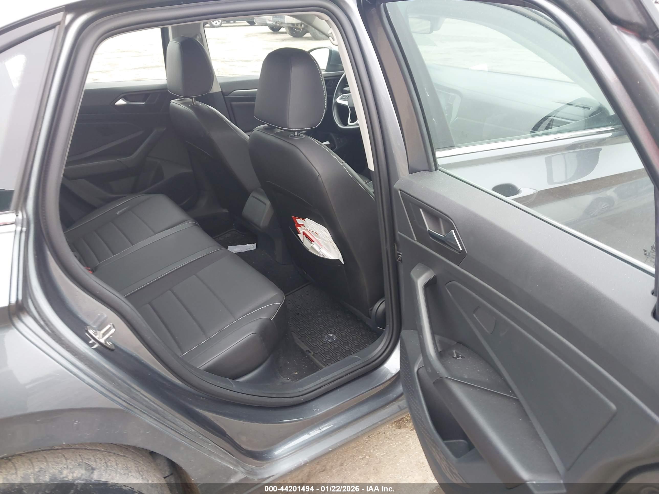 VOLKSWAGEN JETTA image 8