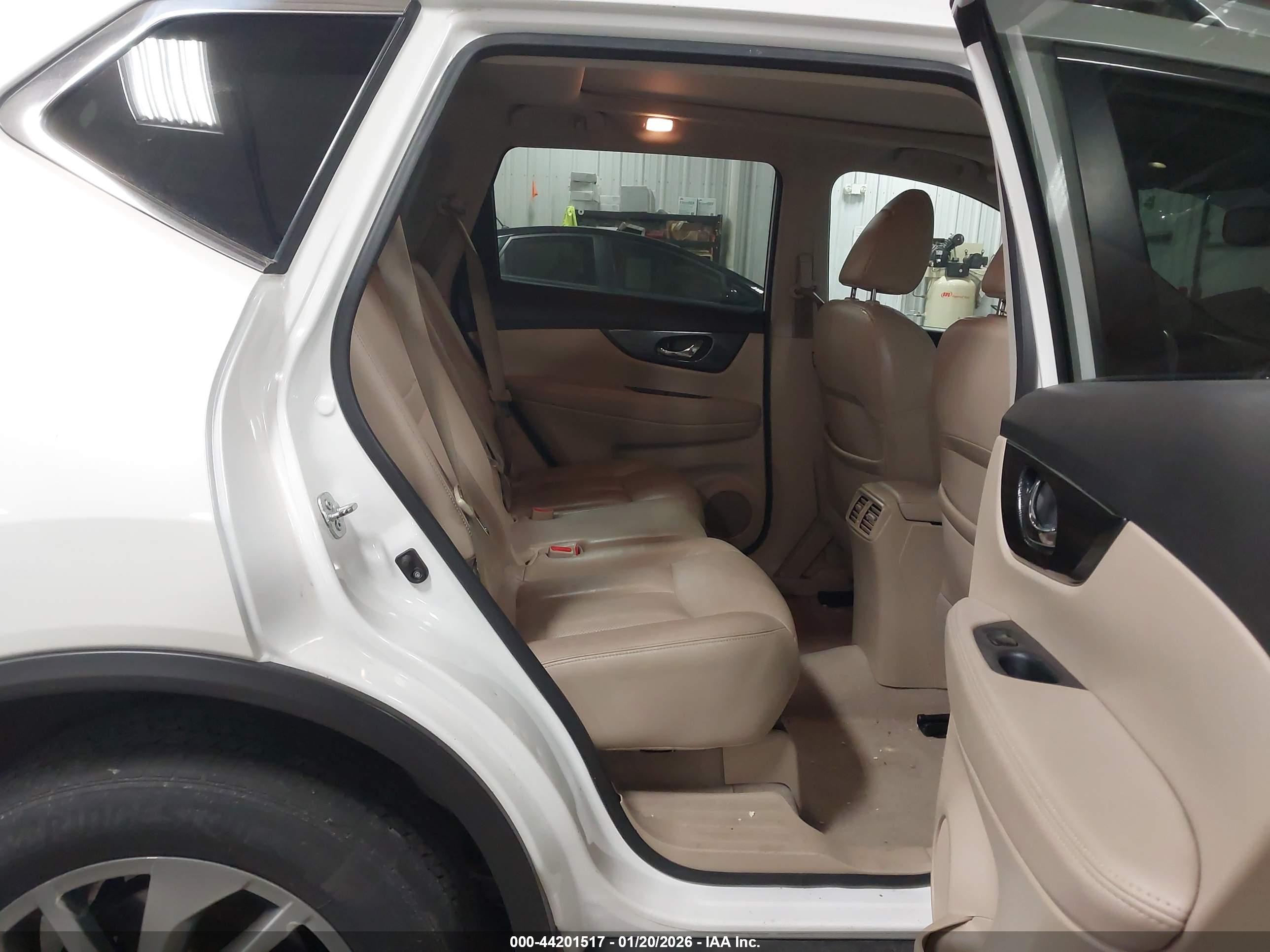 NISSAN ROGUE image 8