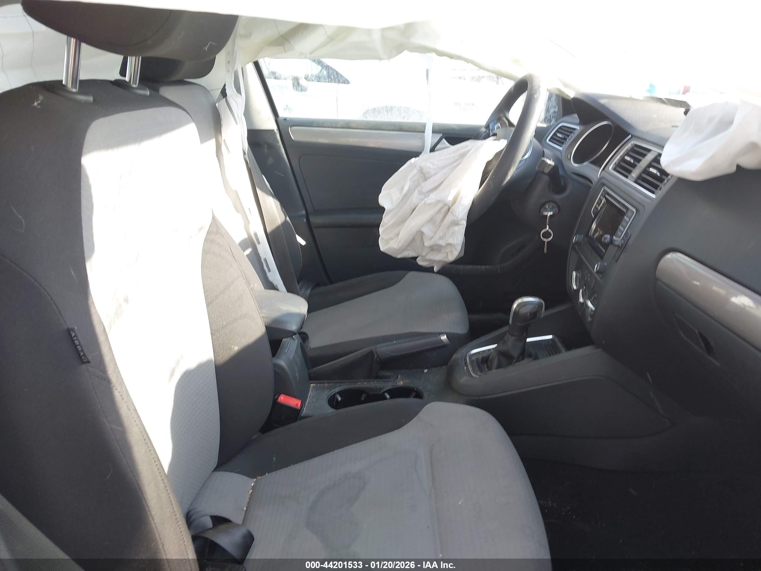 VOLKSWAGEN JETTA image 5