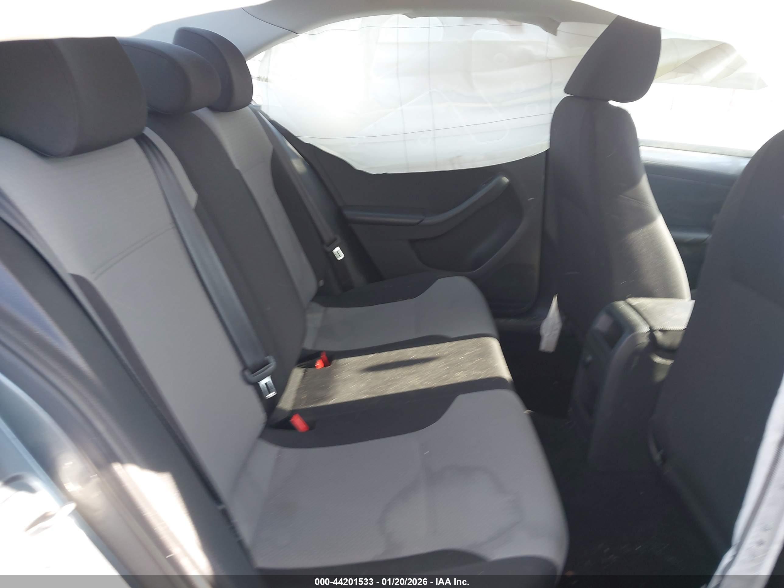 VOLKSWAGEN JETTA image 8