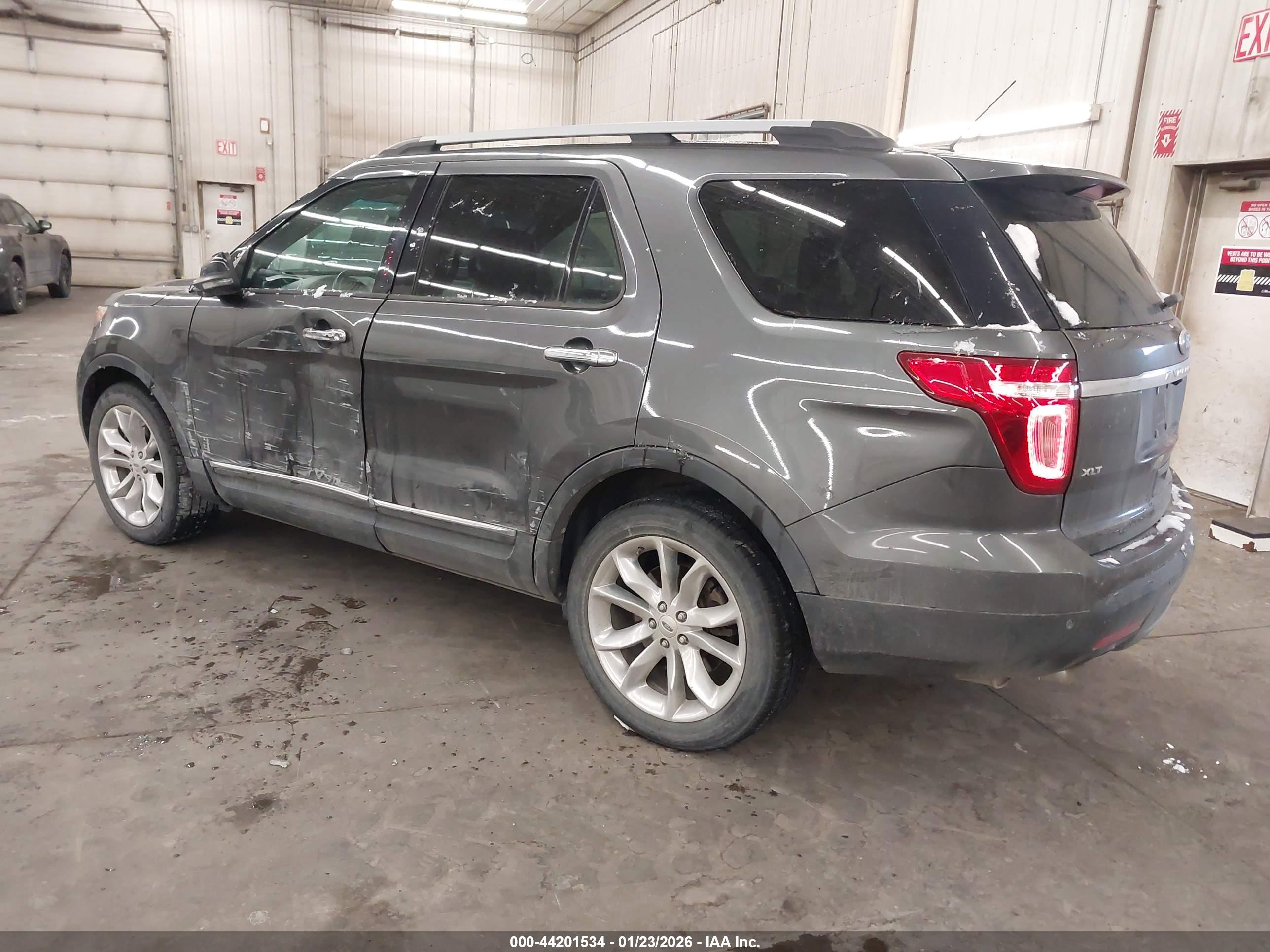 FORD EXPLORER image 3