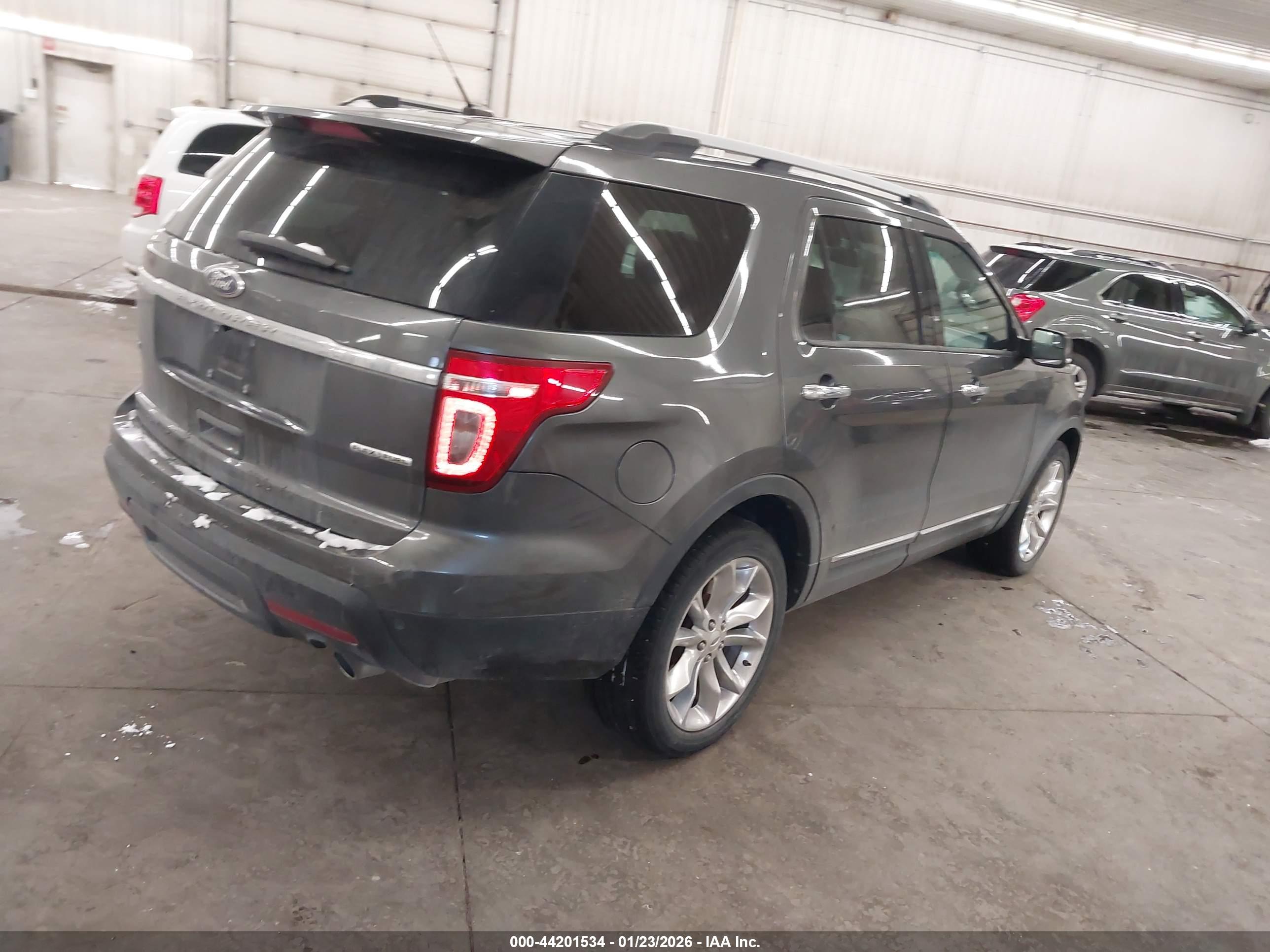 FORD EXPLORER image 4