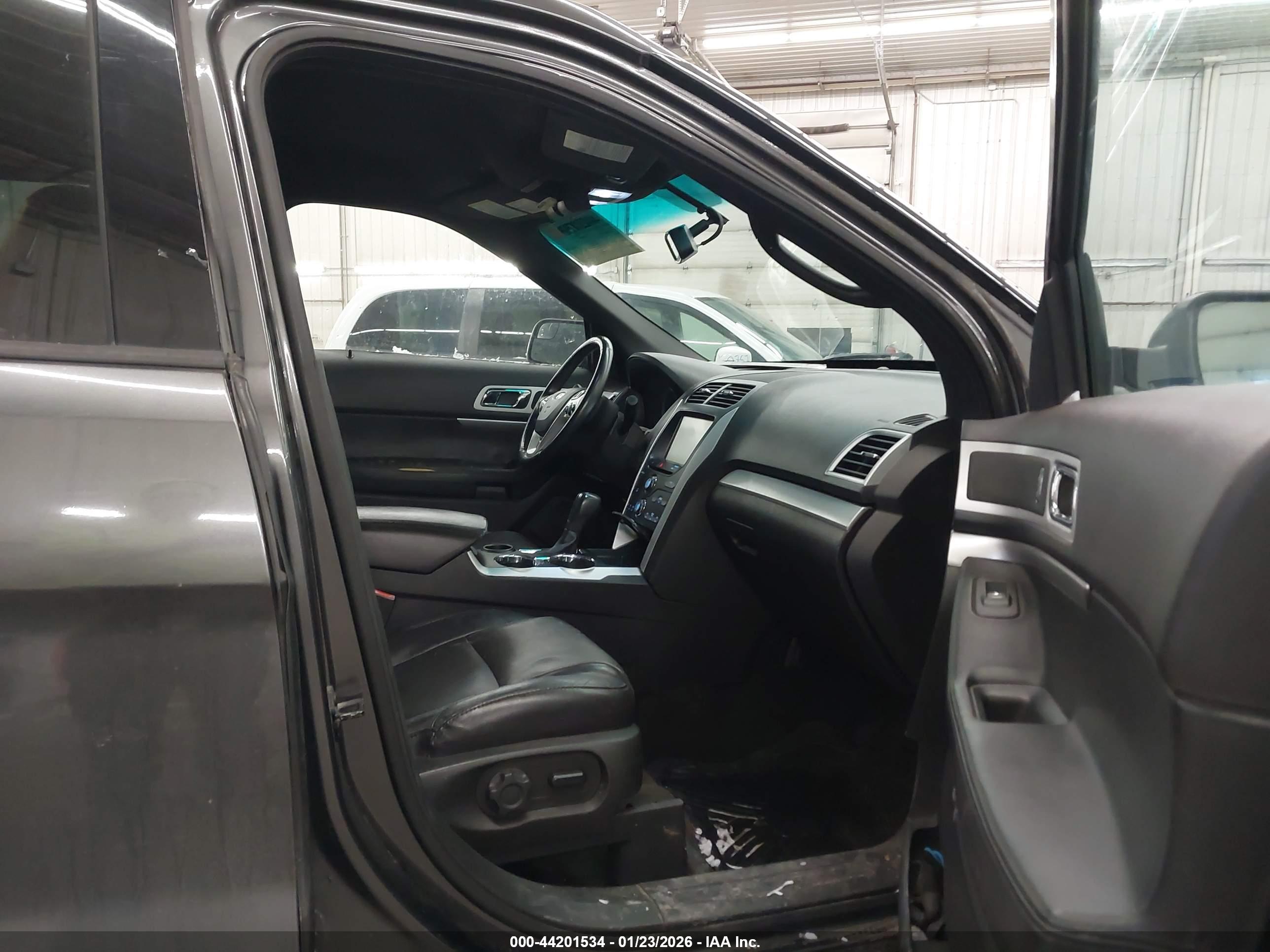 FORD EXPLORER image 5