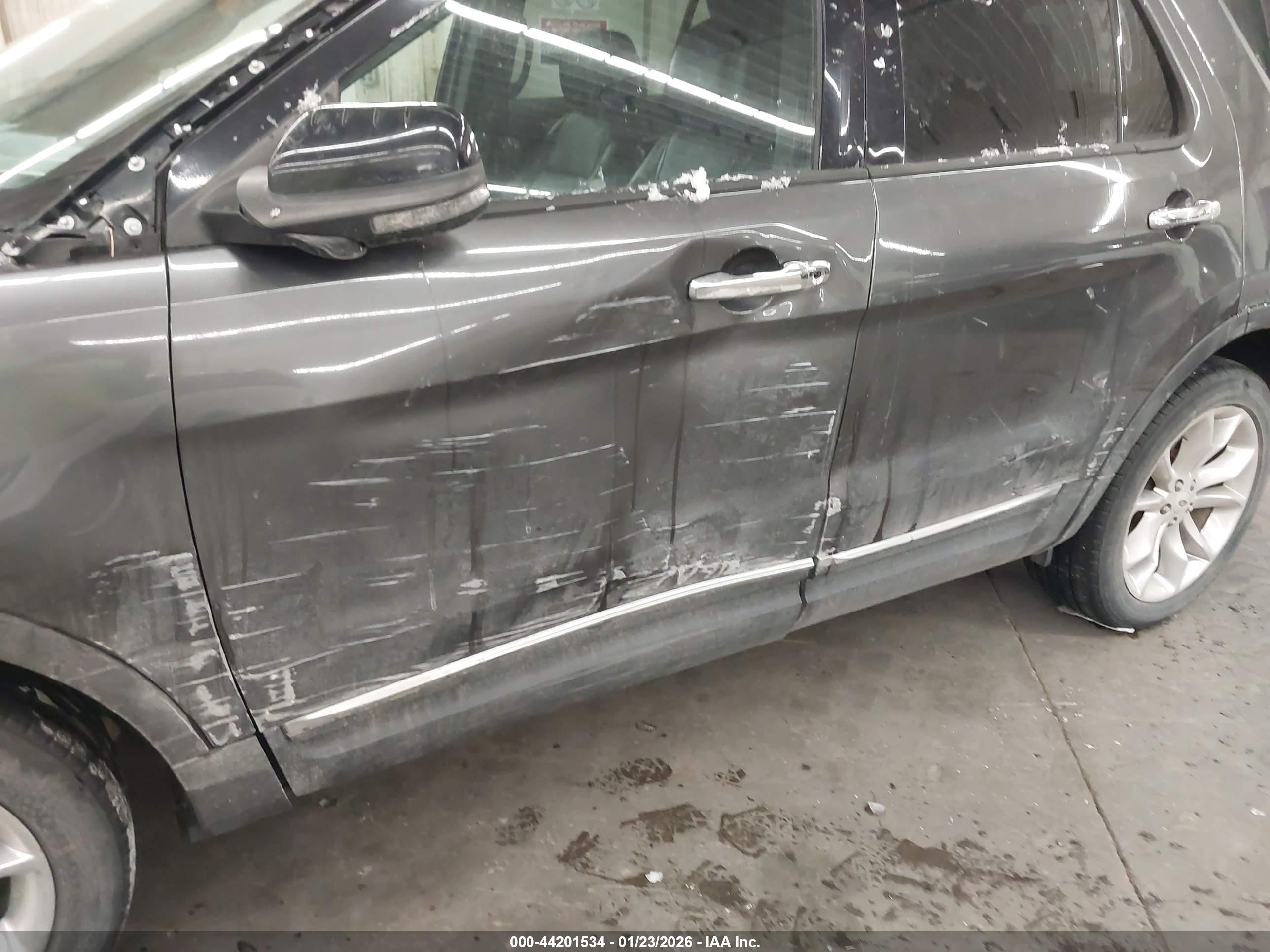 FORD EXPLORER image 6
