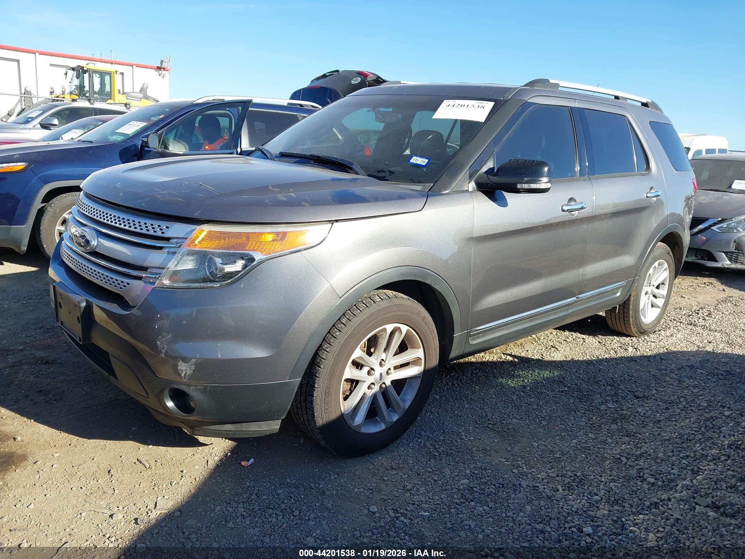 FORD EXPLORER image 2