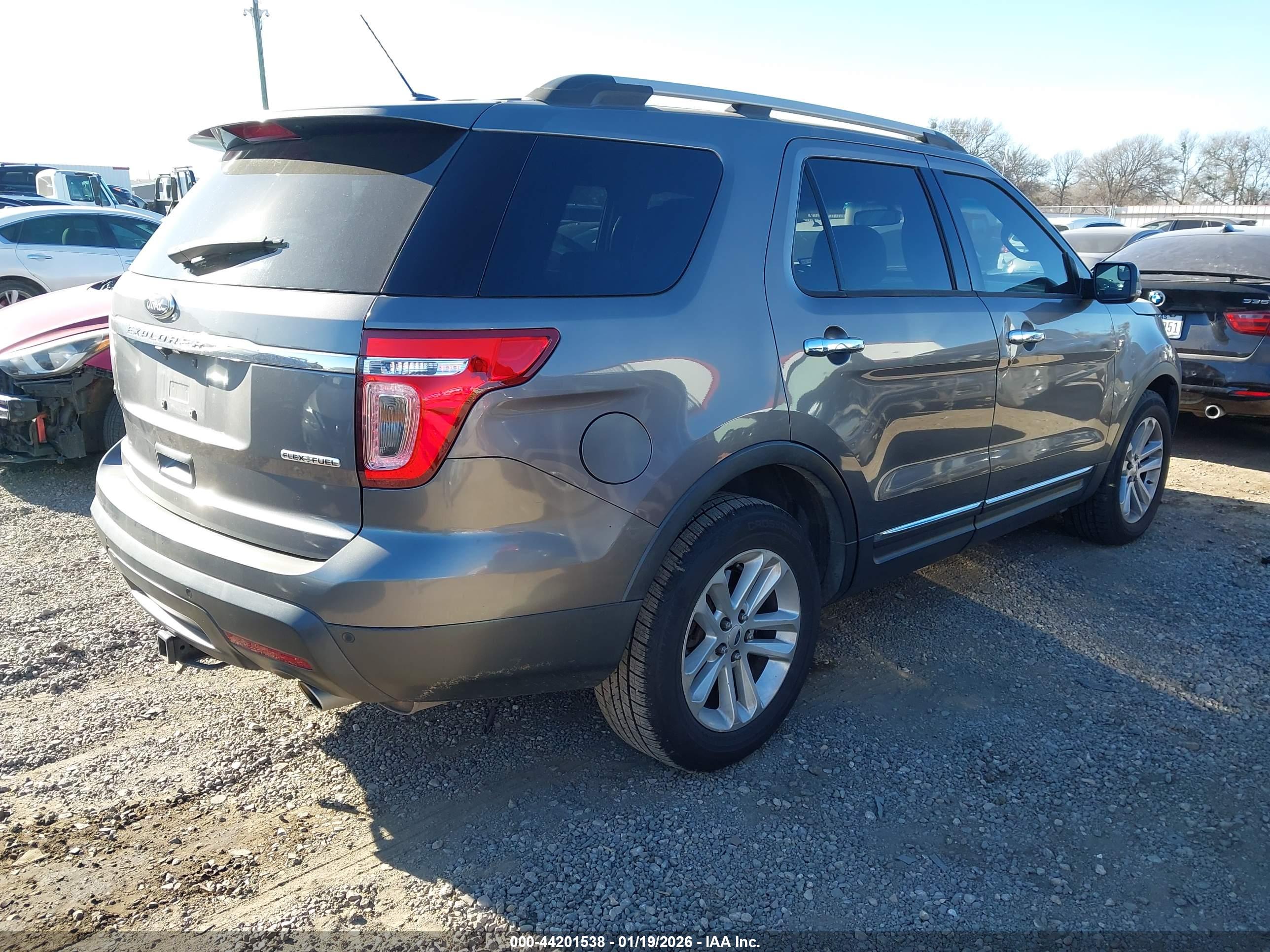 FORD EXPLORER image 4