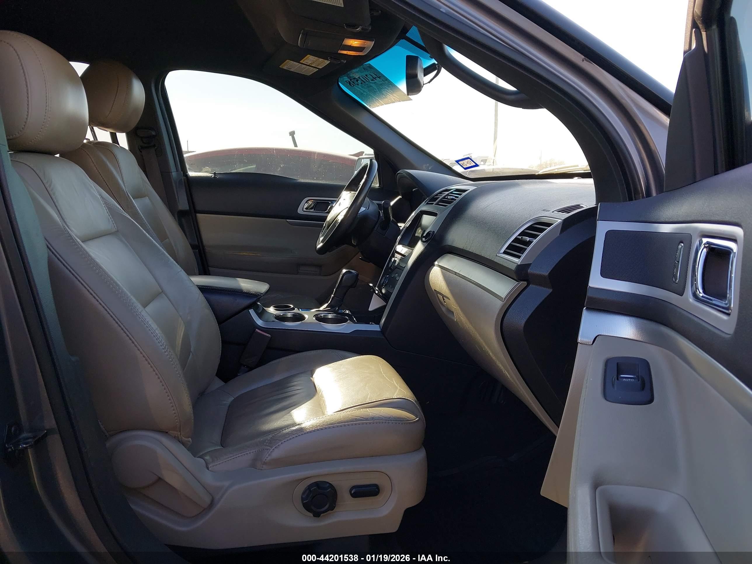 FORD EXPLORER image 5