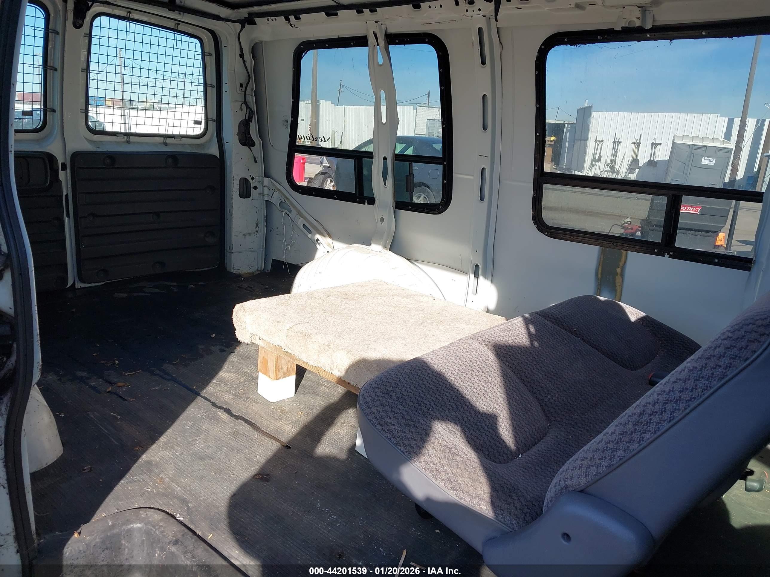 CHEVROLET EXPRESS image 8