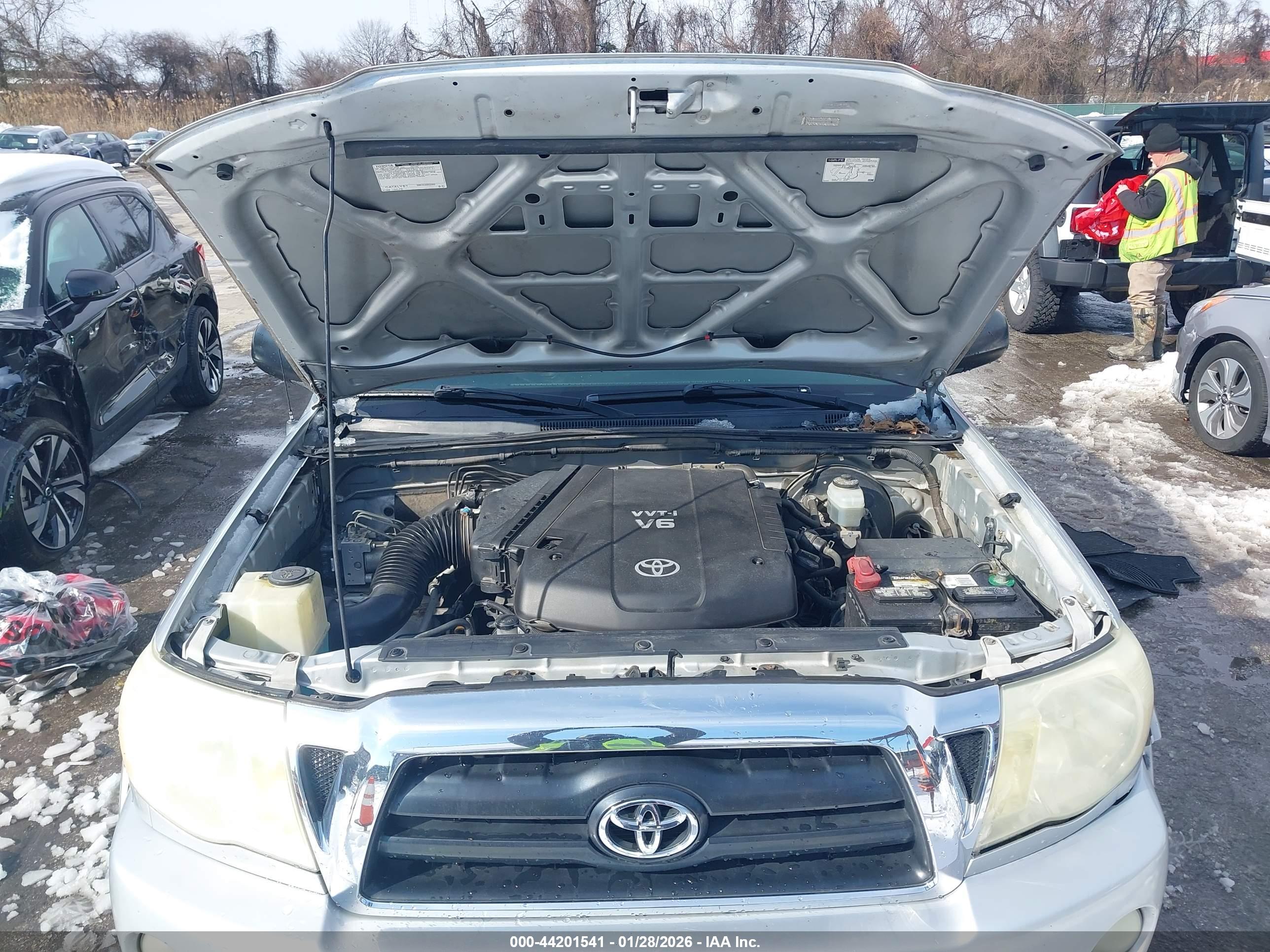 TOYOTA TACOMA image 10